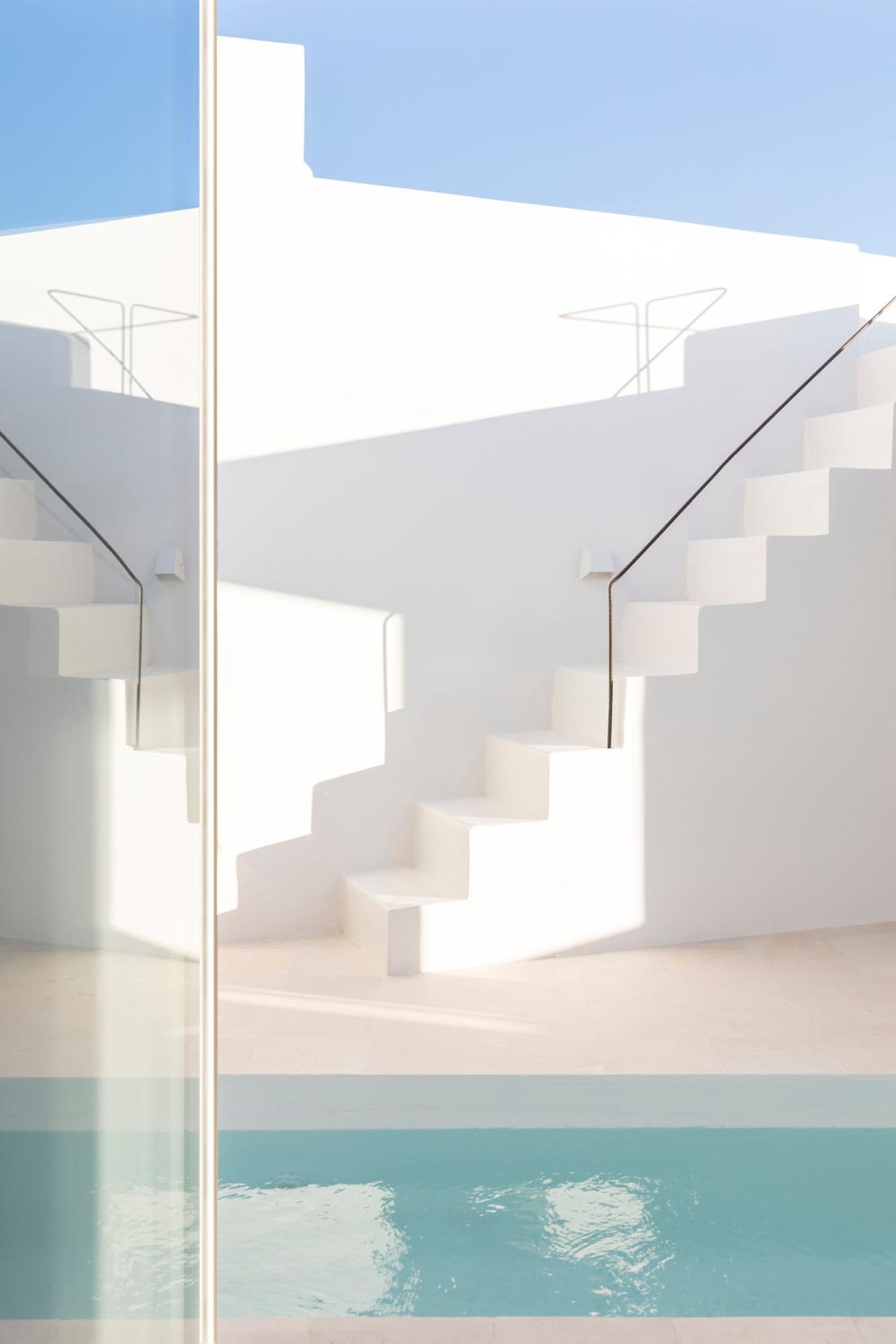 Luxury Two Bedroom Villa - Photo 30