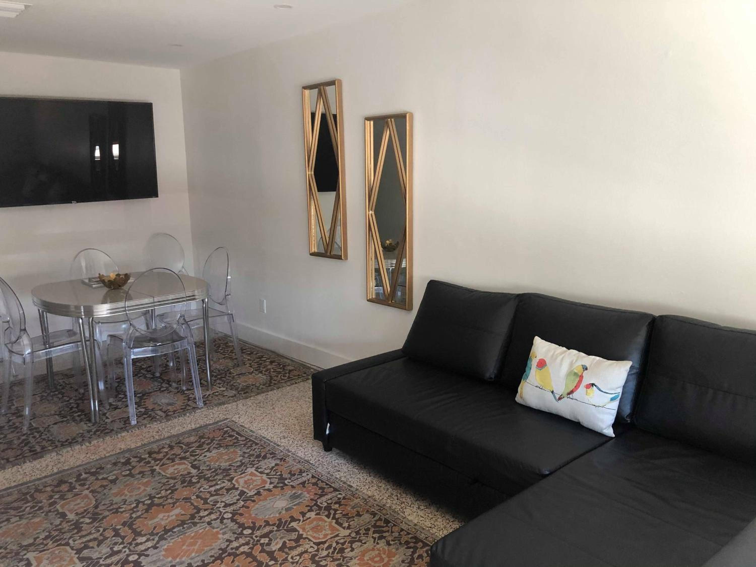 The Paradise Suite - Photo 13
