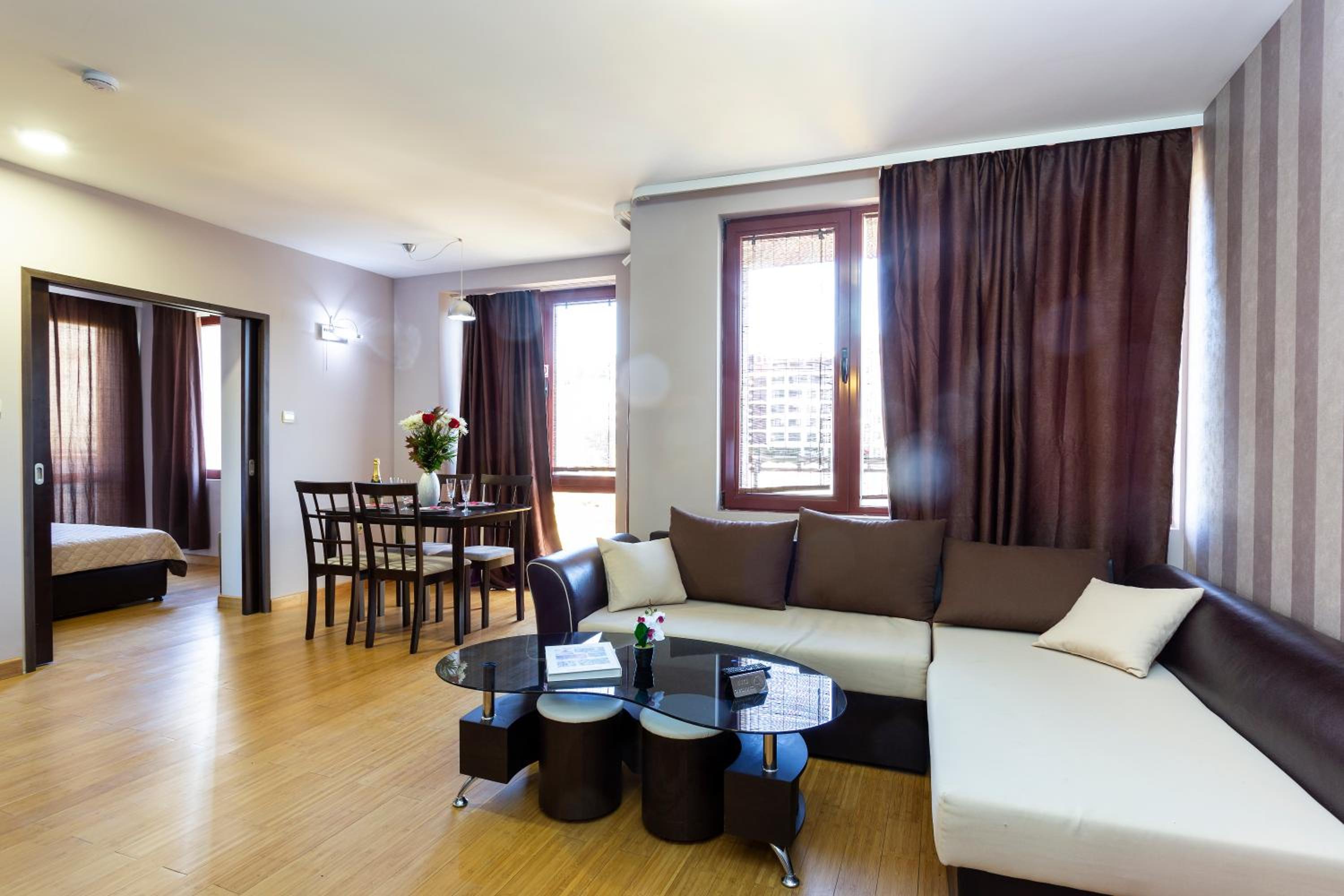 One-Bedroom Apartment - Photo 2