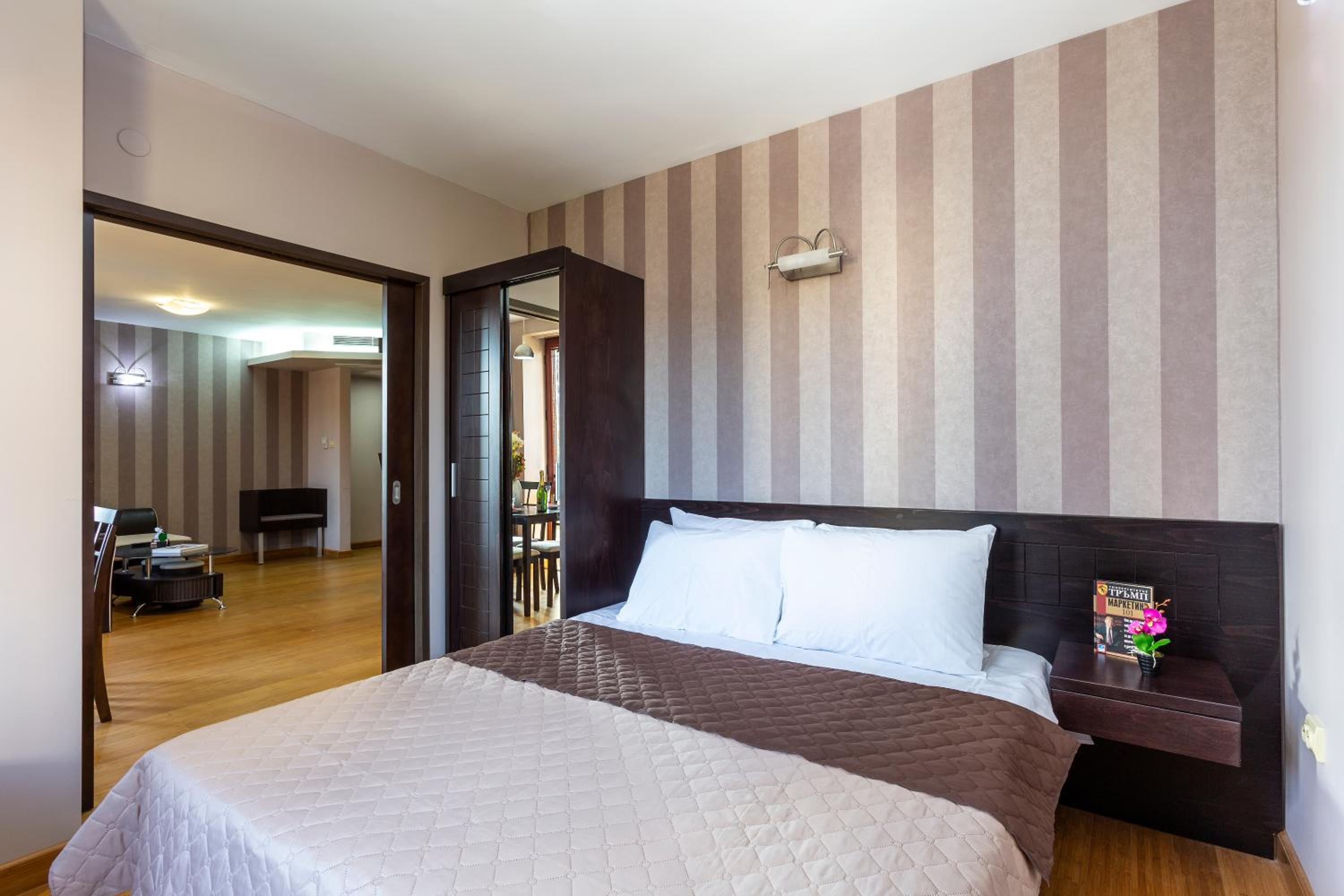One-Bedroom Apartment - Photo 7