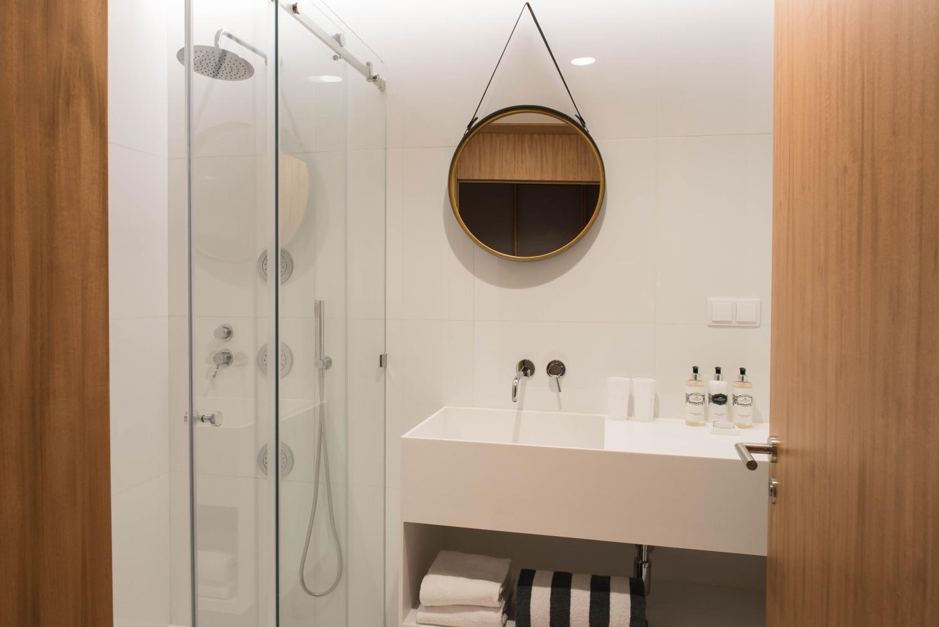 Double or Twin Room with View - Photo 9