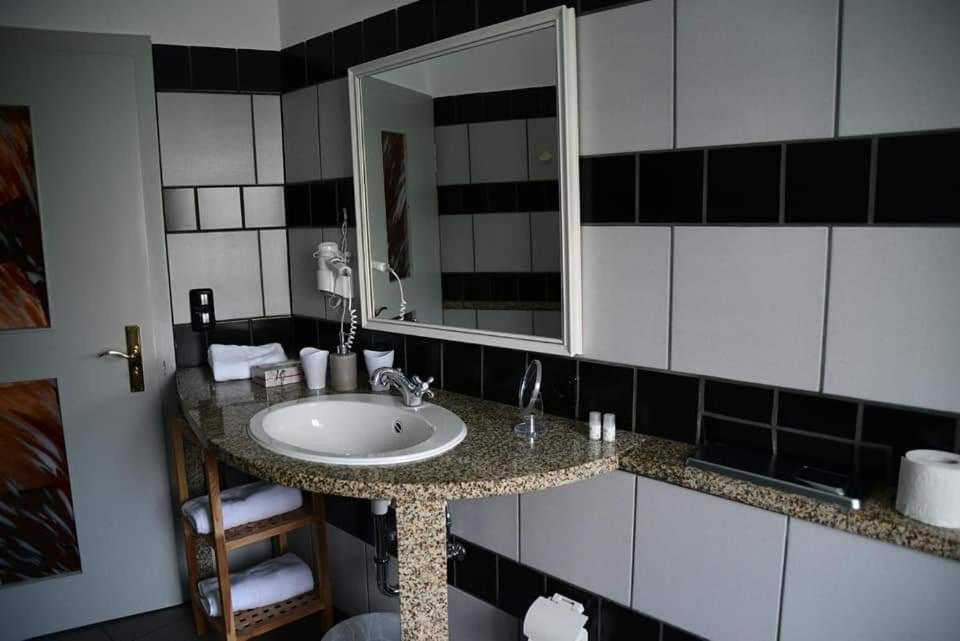 Double Room - Photo 6
