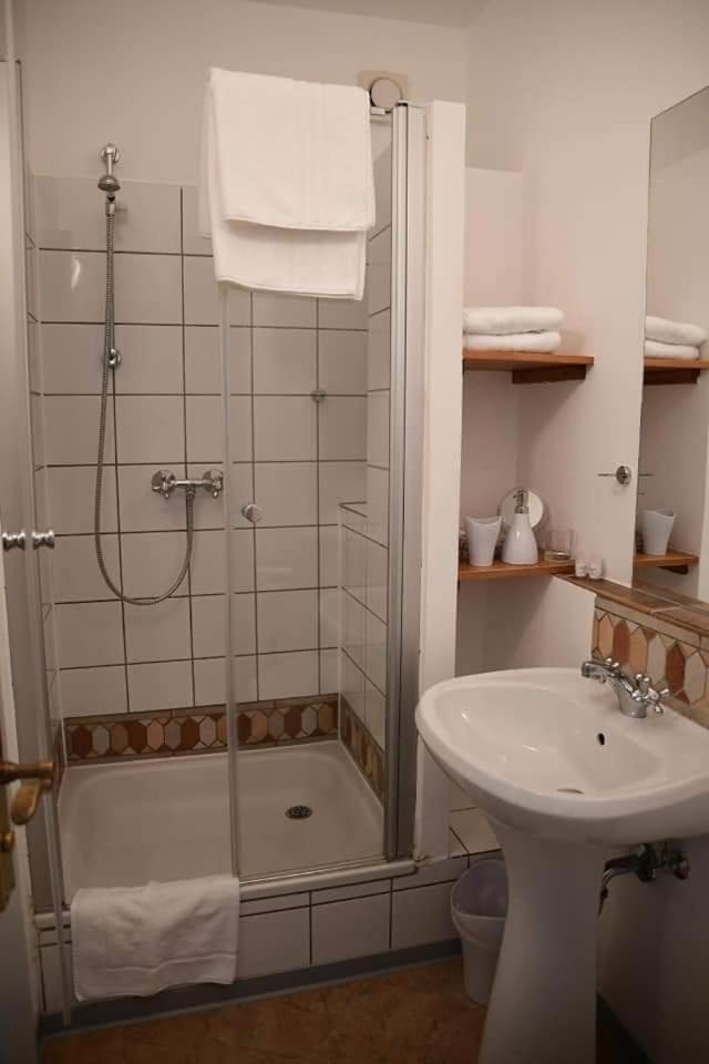 Double Room - Photo 8