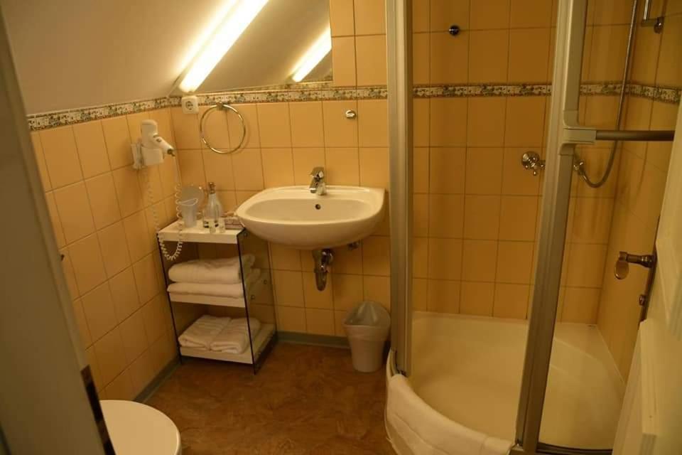 Double Room - Photo 7