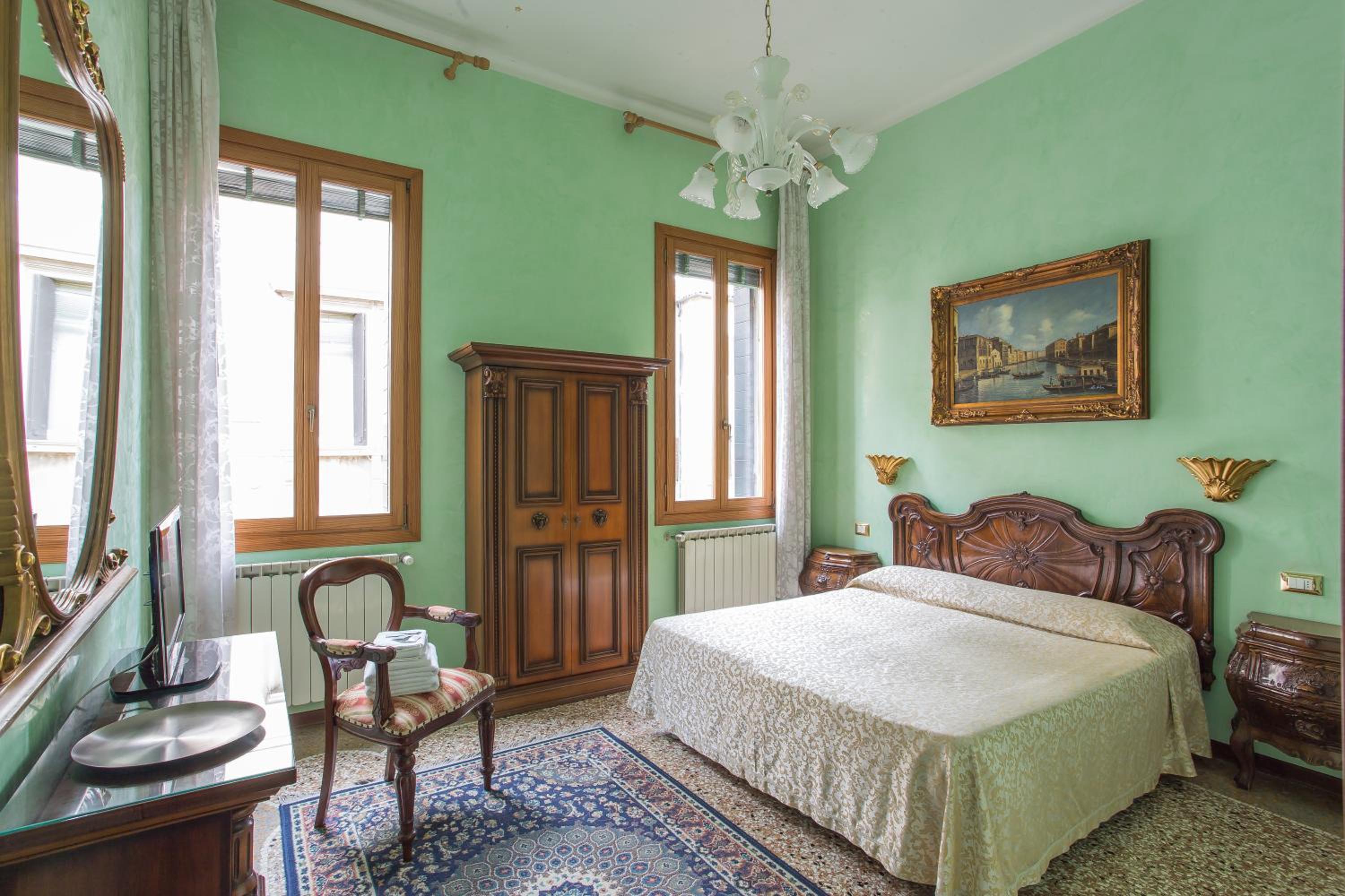Superior King Room photo 1