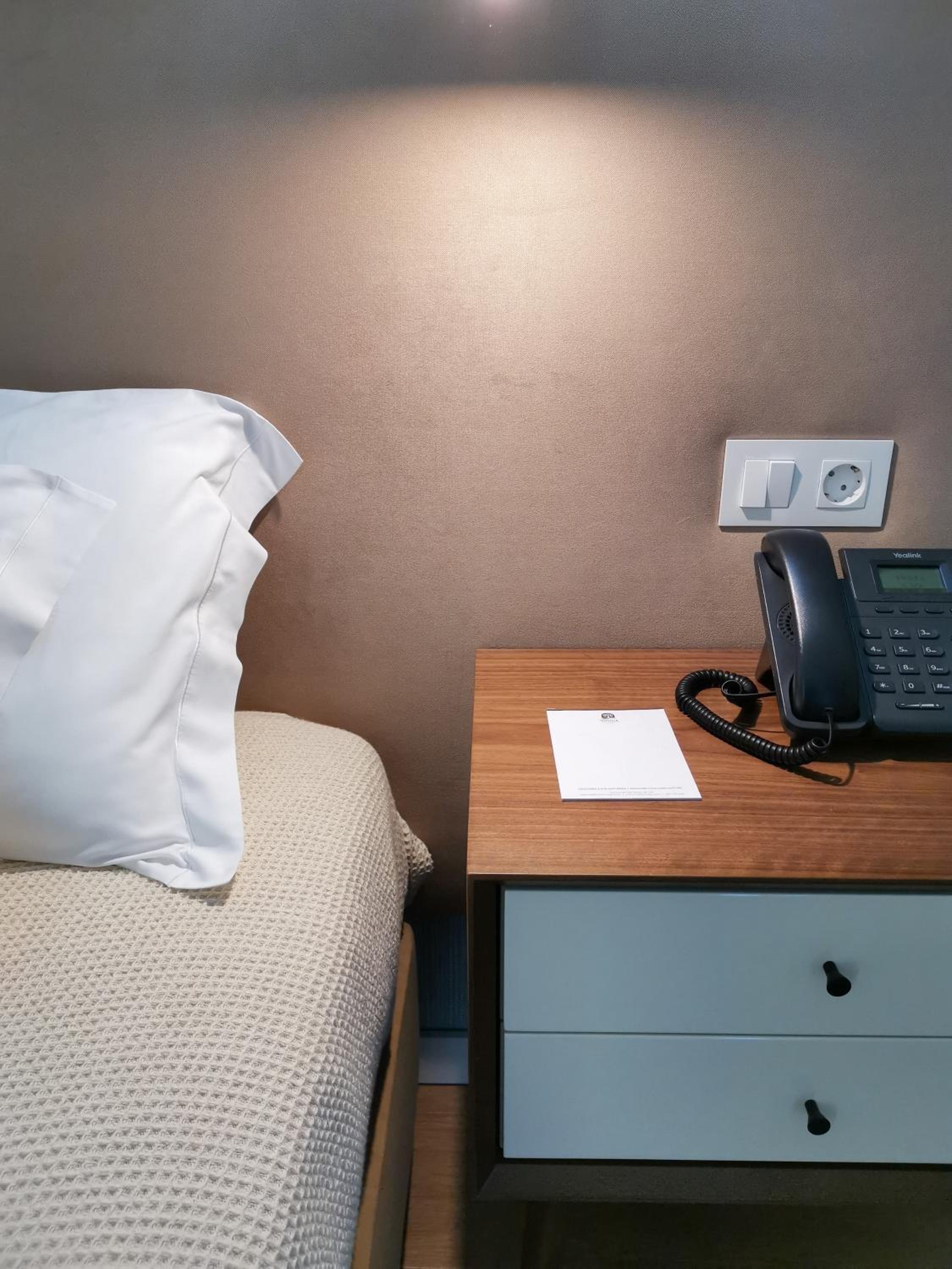 Double or Twin Room with Mountain View - Photo 2