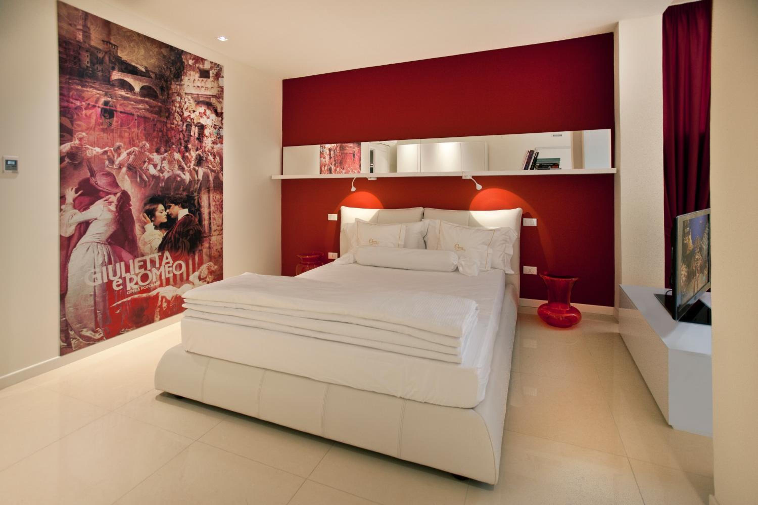 Superior Studio with Balcony - Photo 11