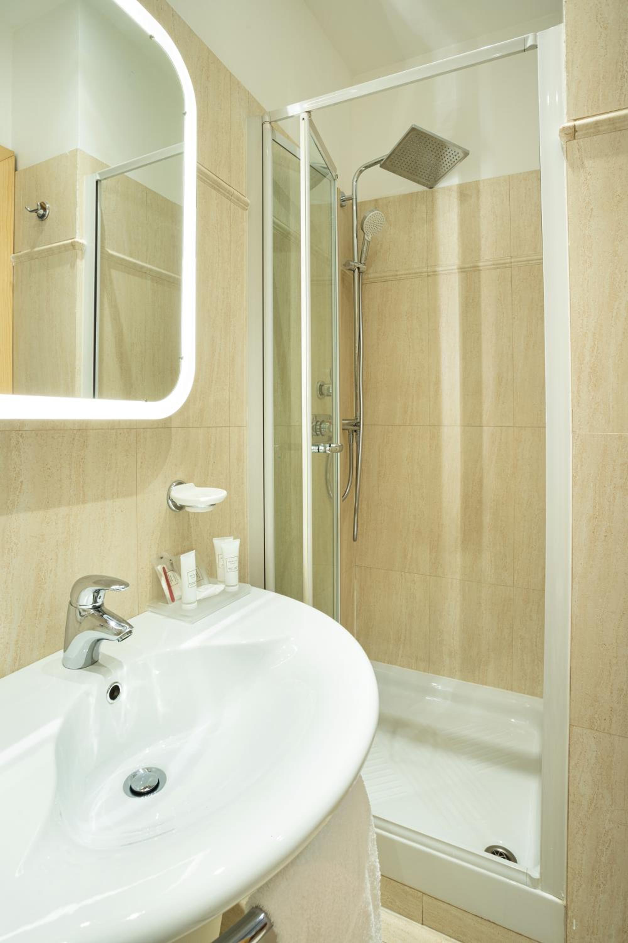 Single Room - Photo 3