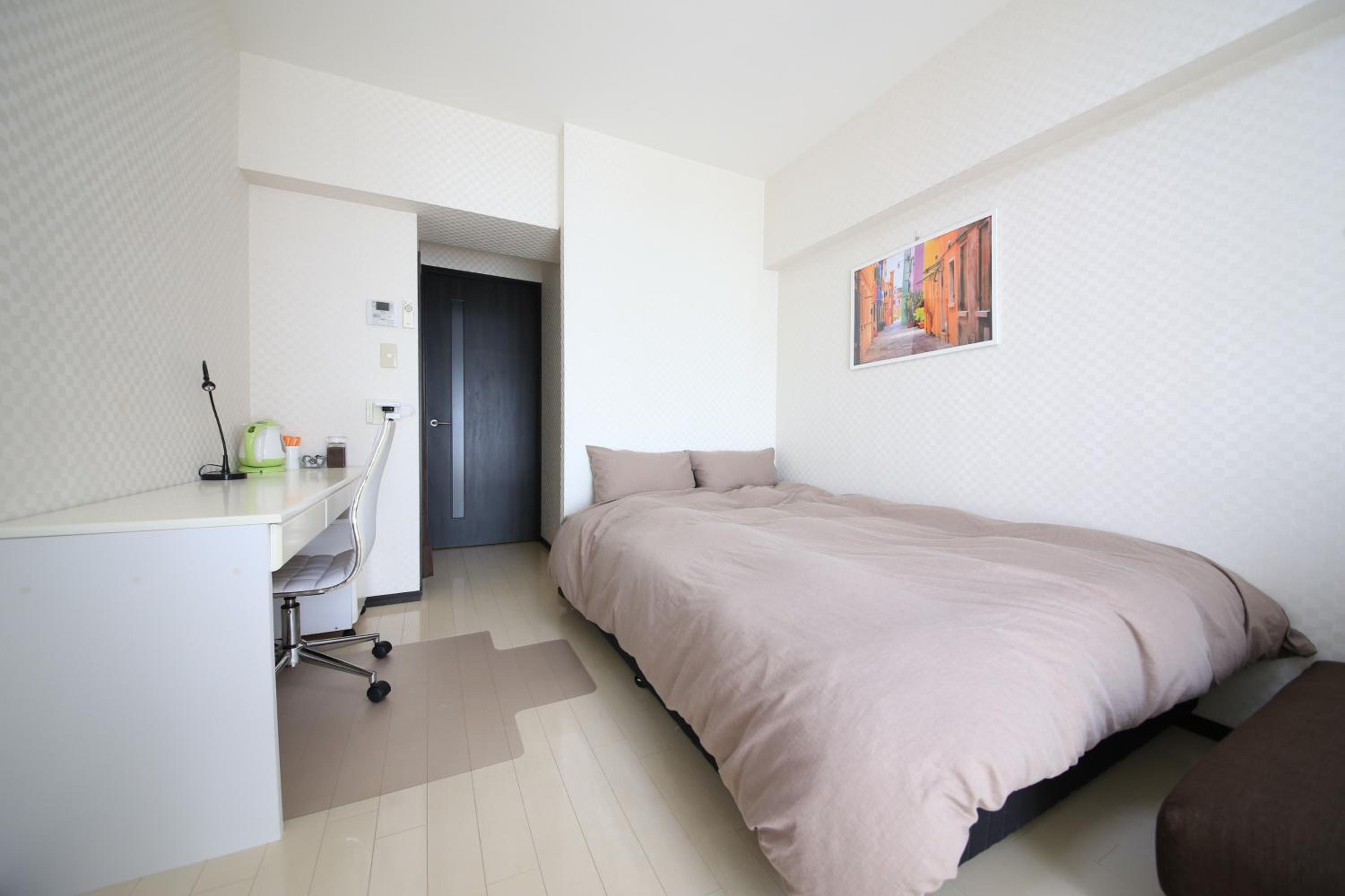 One-Bedroom Apartment photo 1