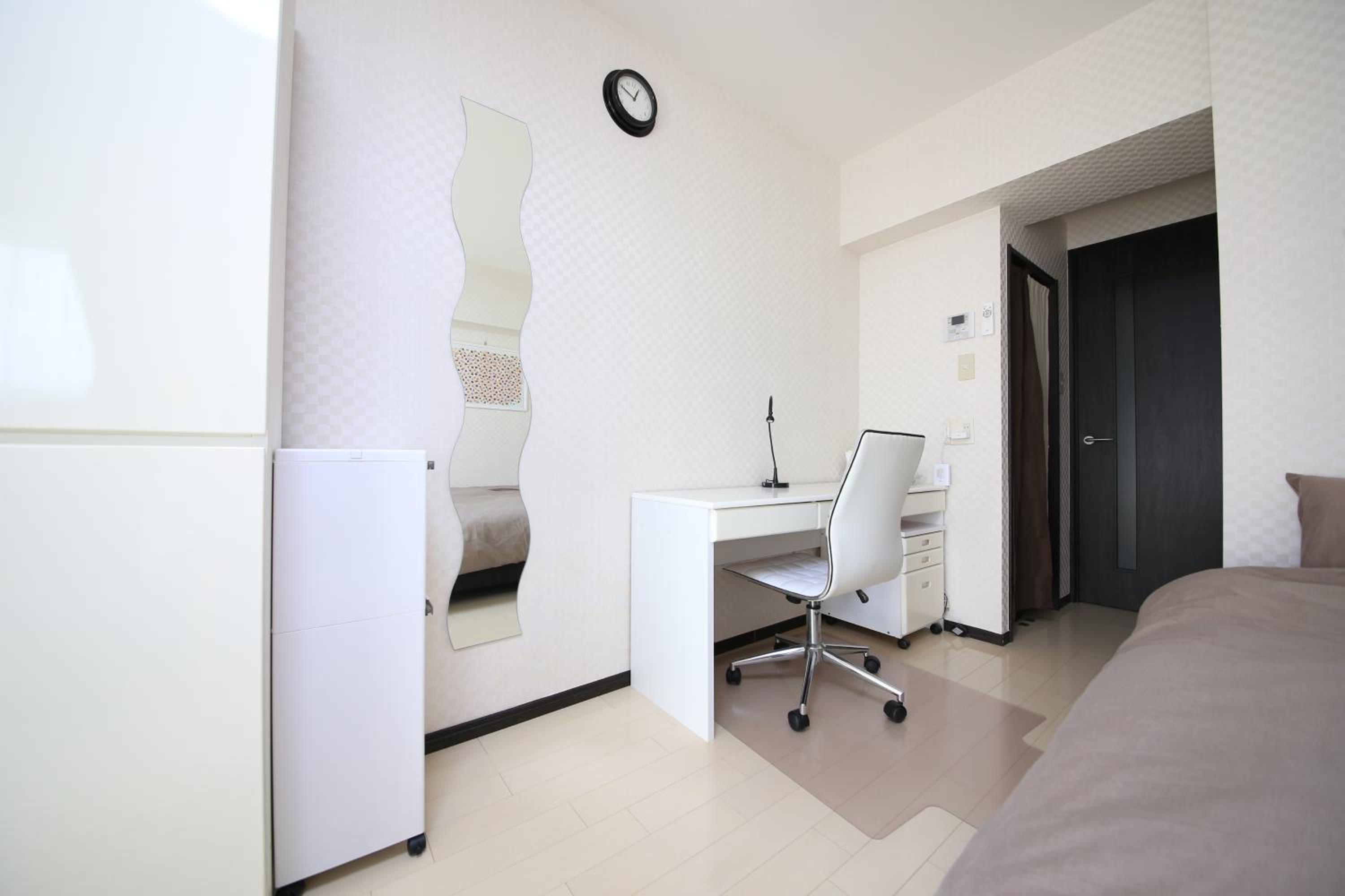One-Bedroom Apartment photo 3