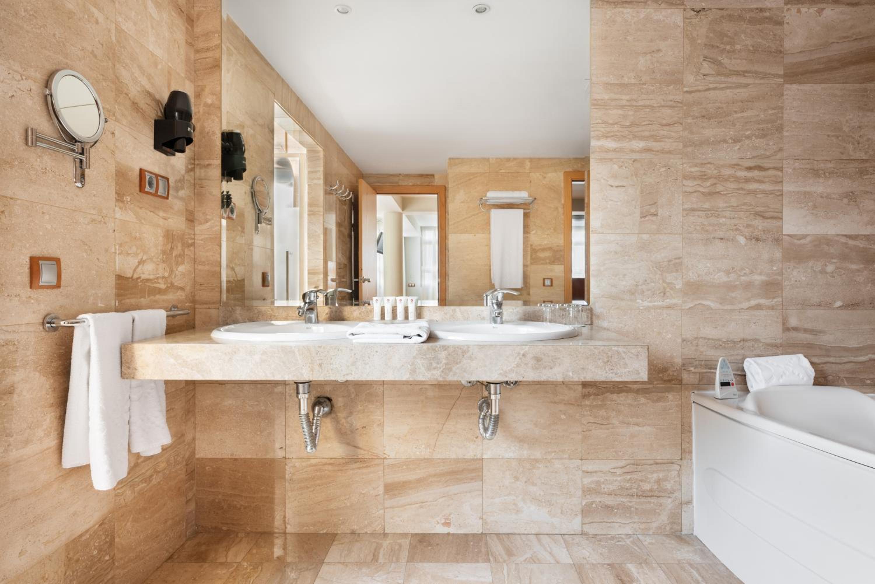 Junior Suite - Photo 7
