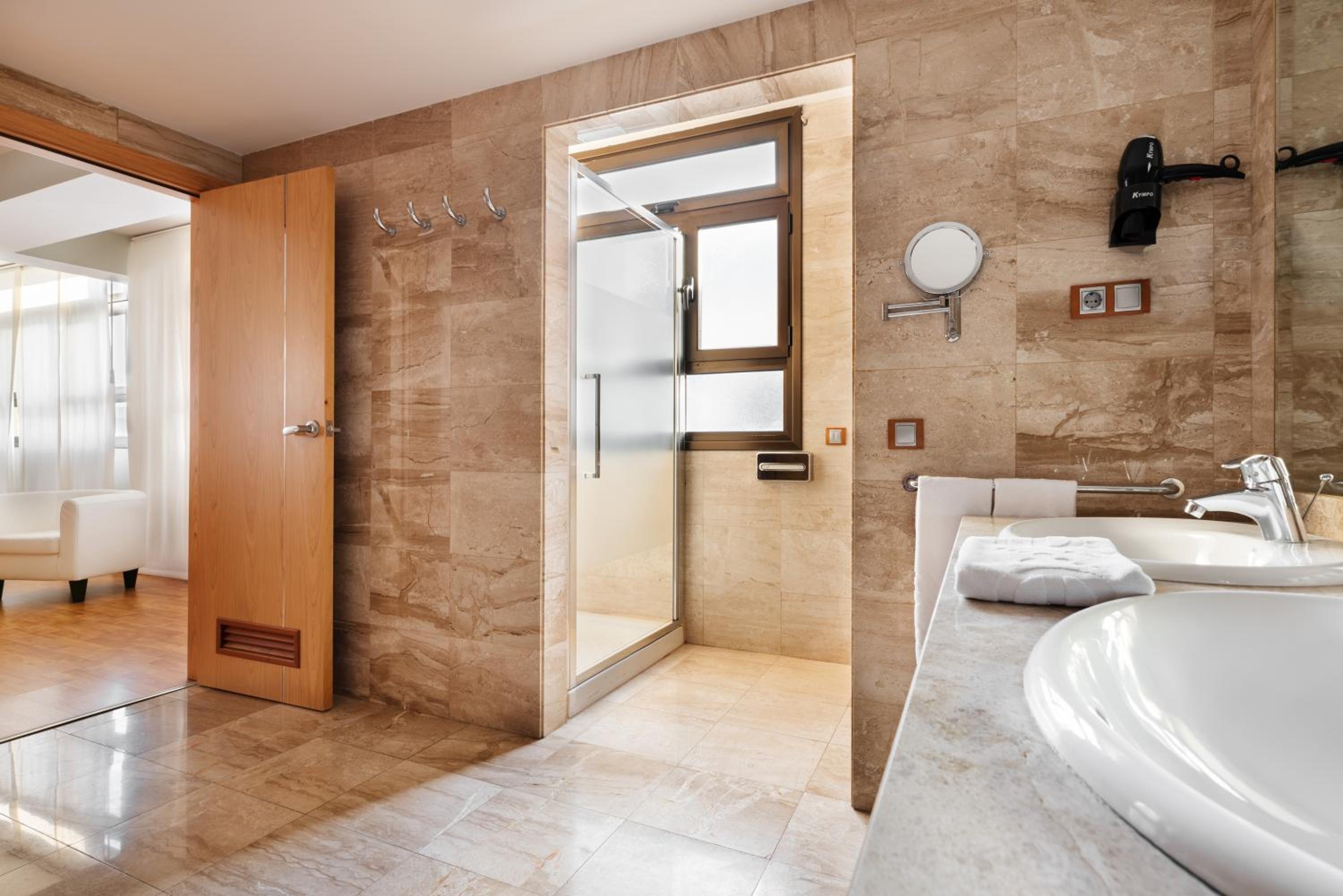 Junior Suite - Photo 6