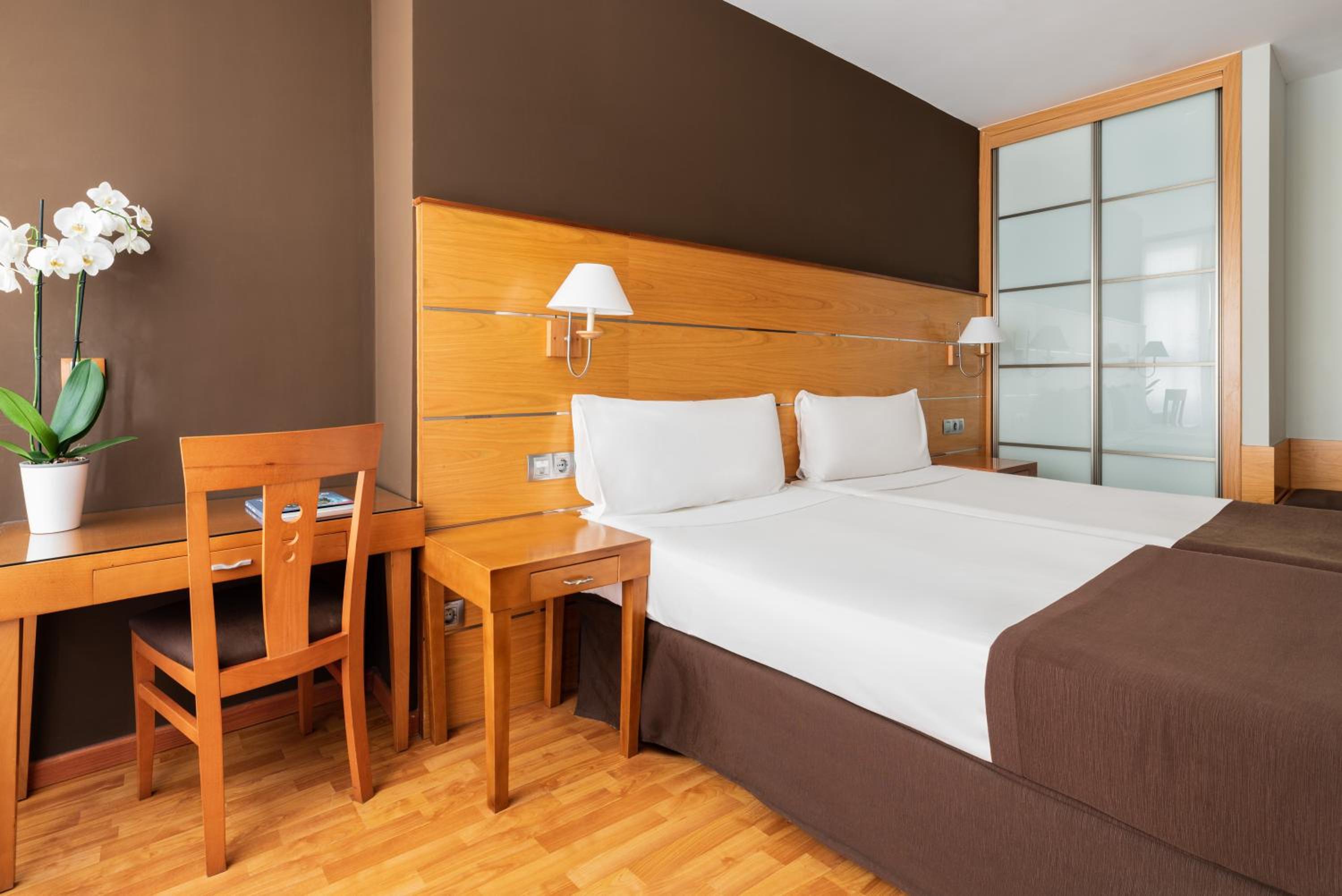 Interior Double or Twin Room - Photo 2