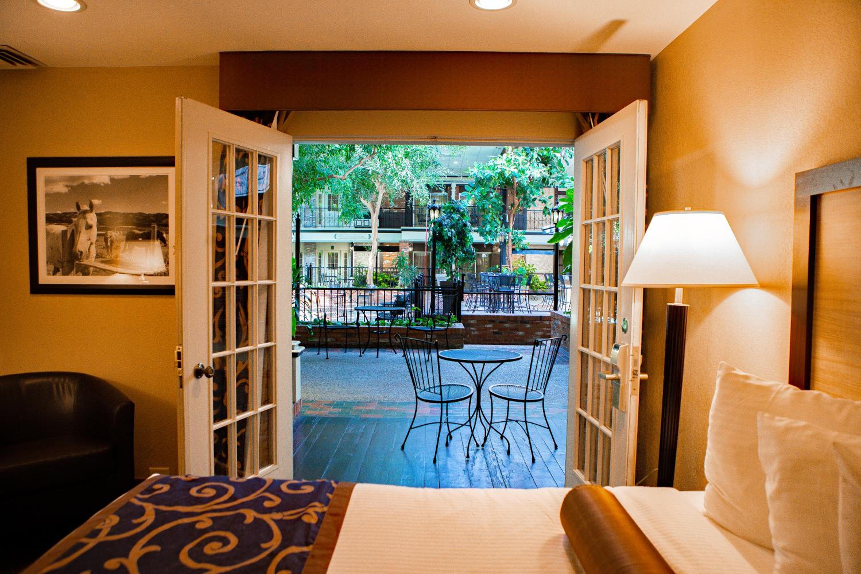 Executive Queen Room with Two Queen Beds photo 1