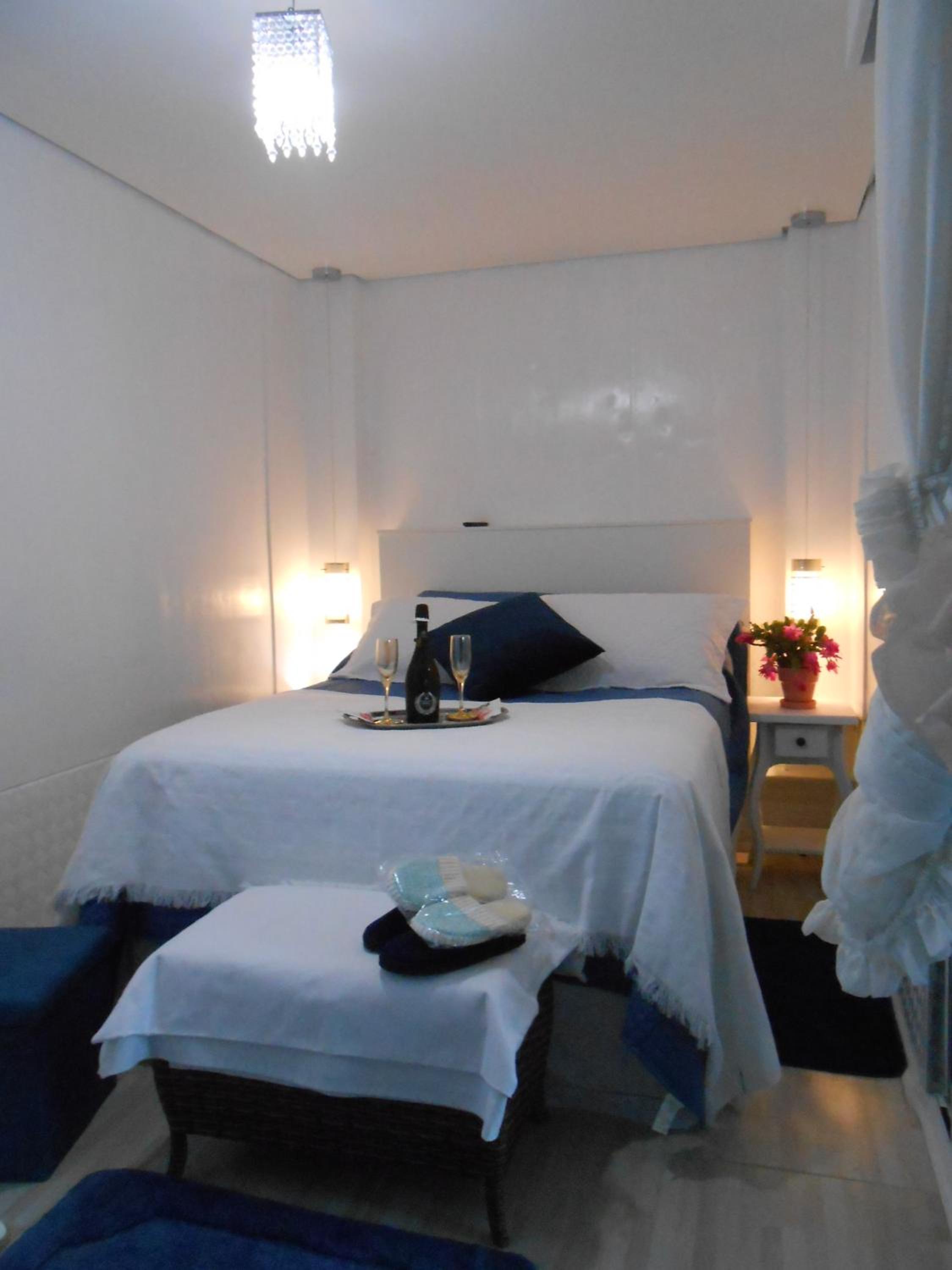 Suite with Balcony - Photo 15
