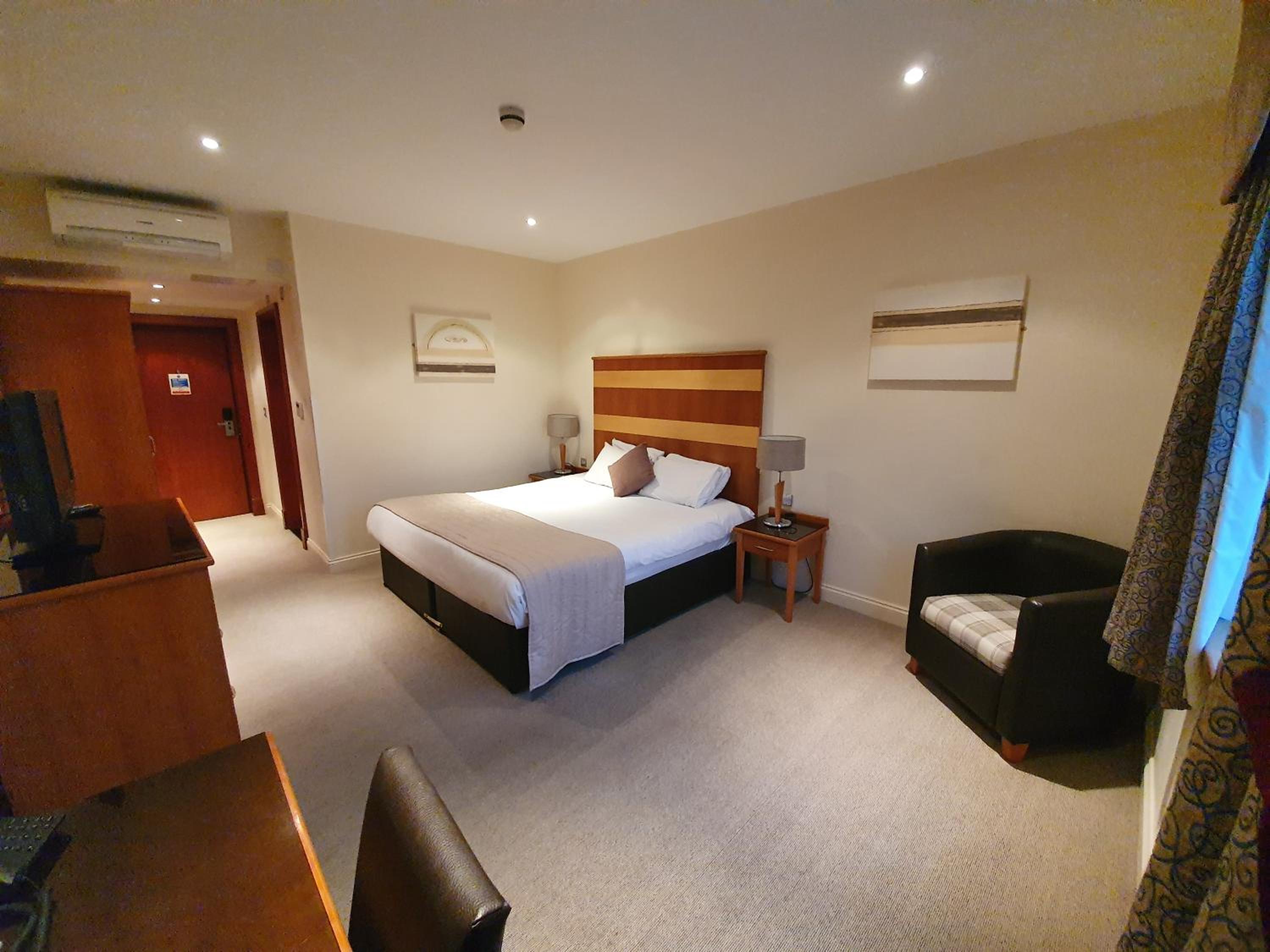 Standard Double Room with Ensuite Bathroom