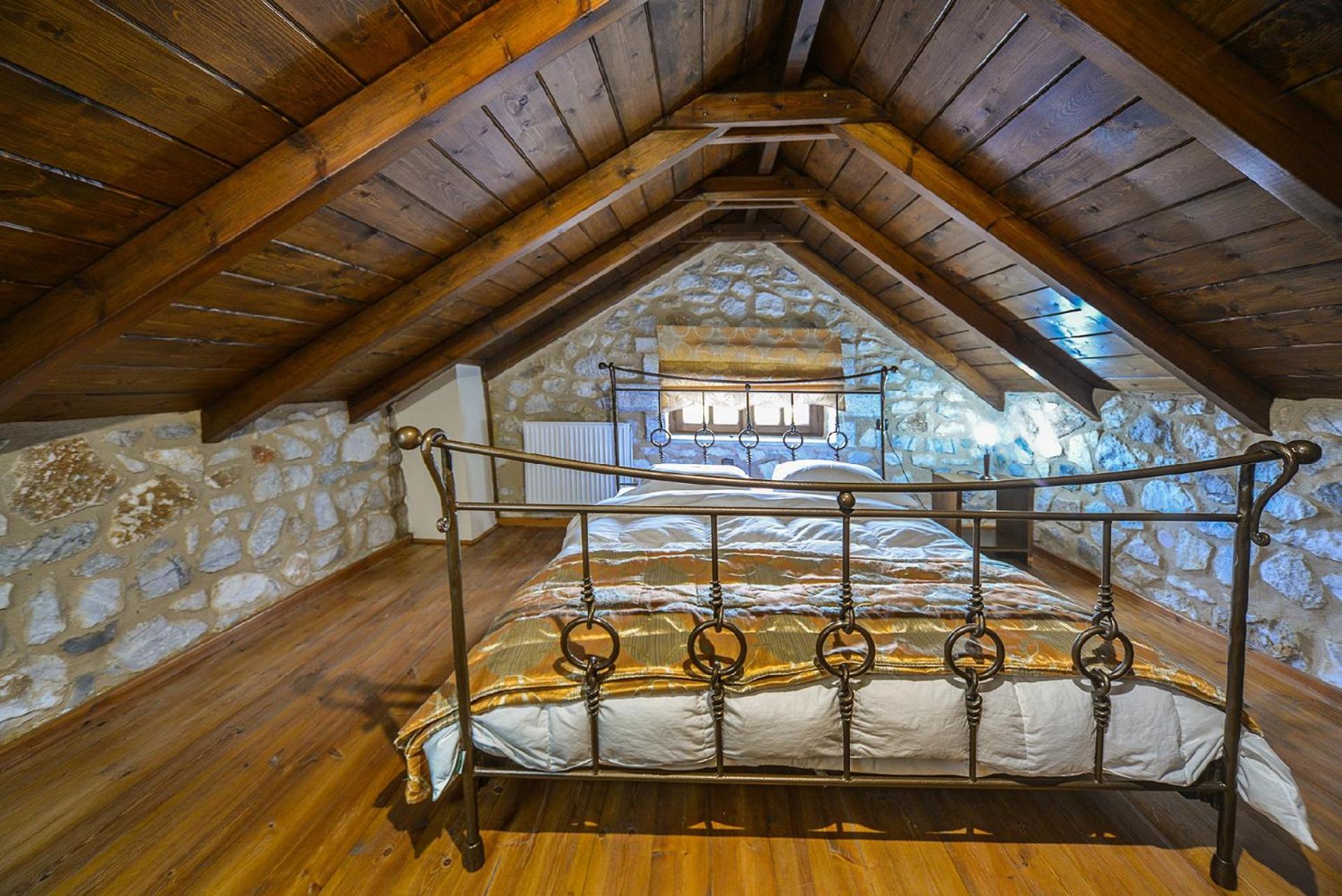 Superior King Suite - Photo 27