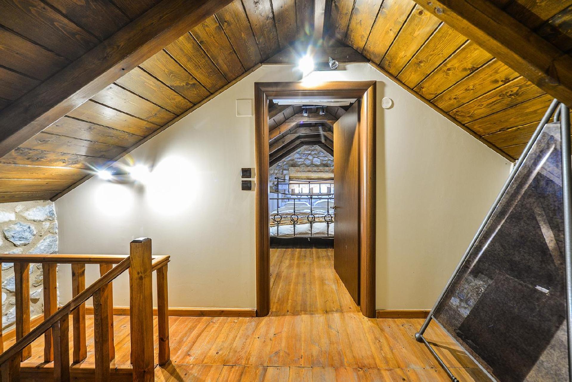 Superior King Suite - Photo 26
