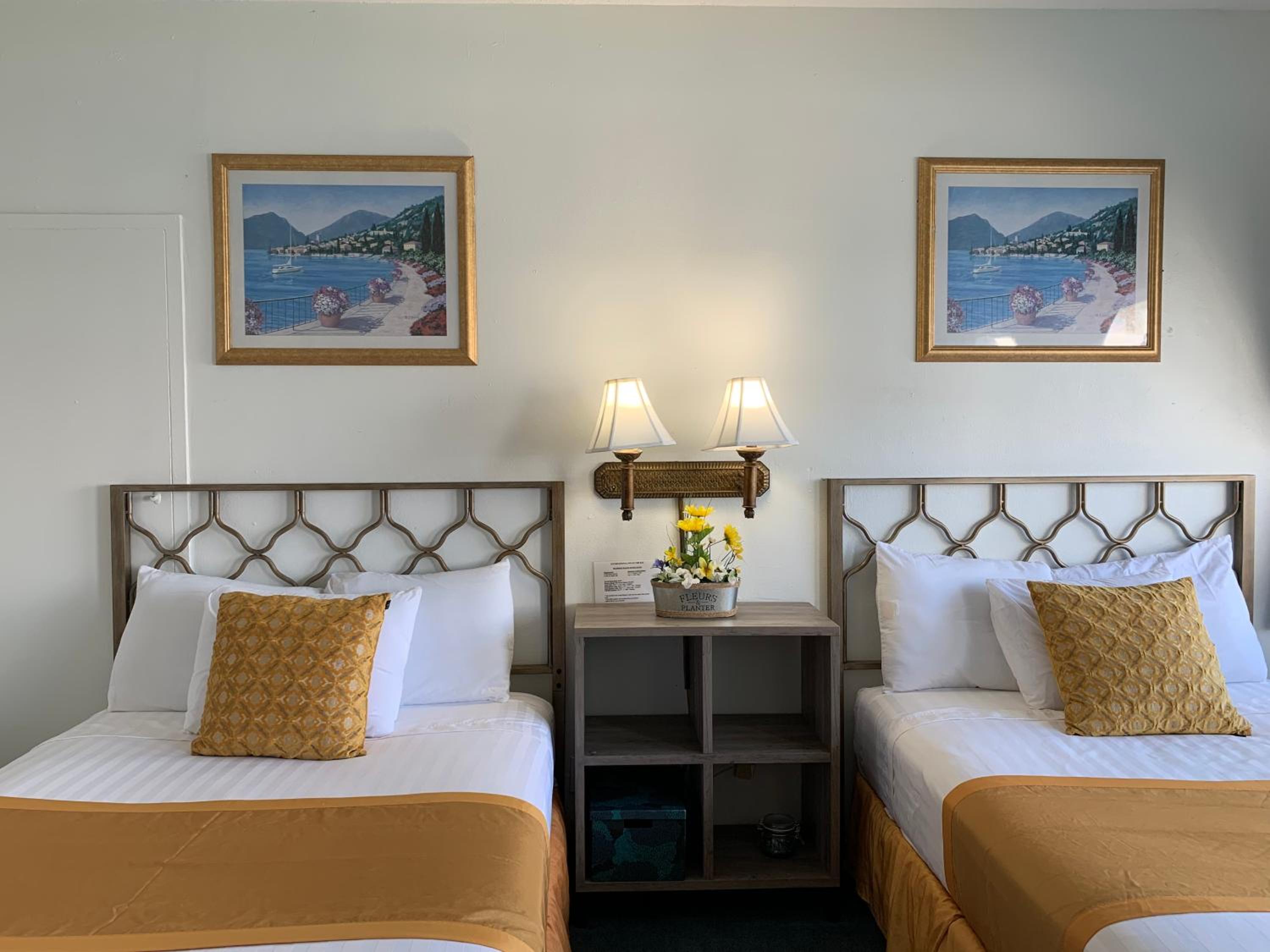 Double Room with Pool View - Photo 8