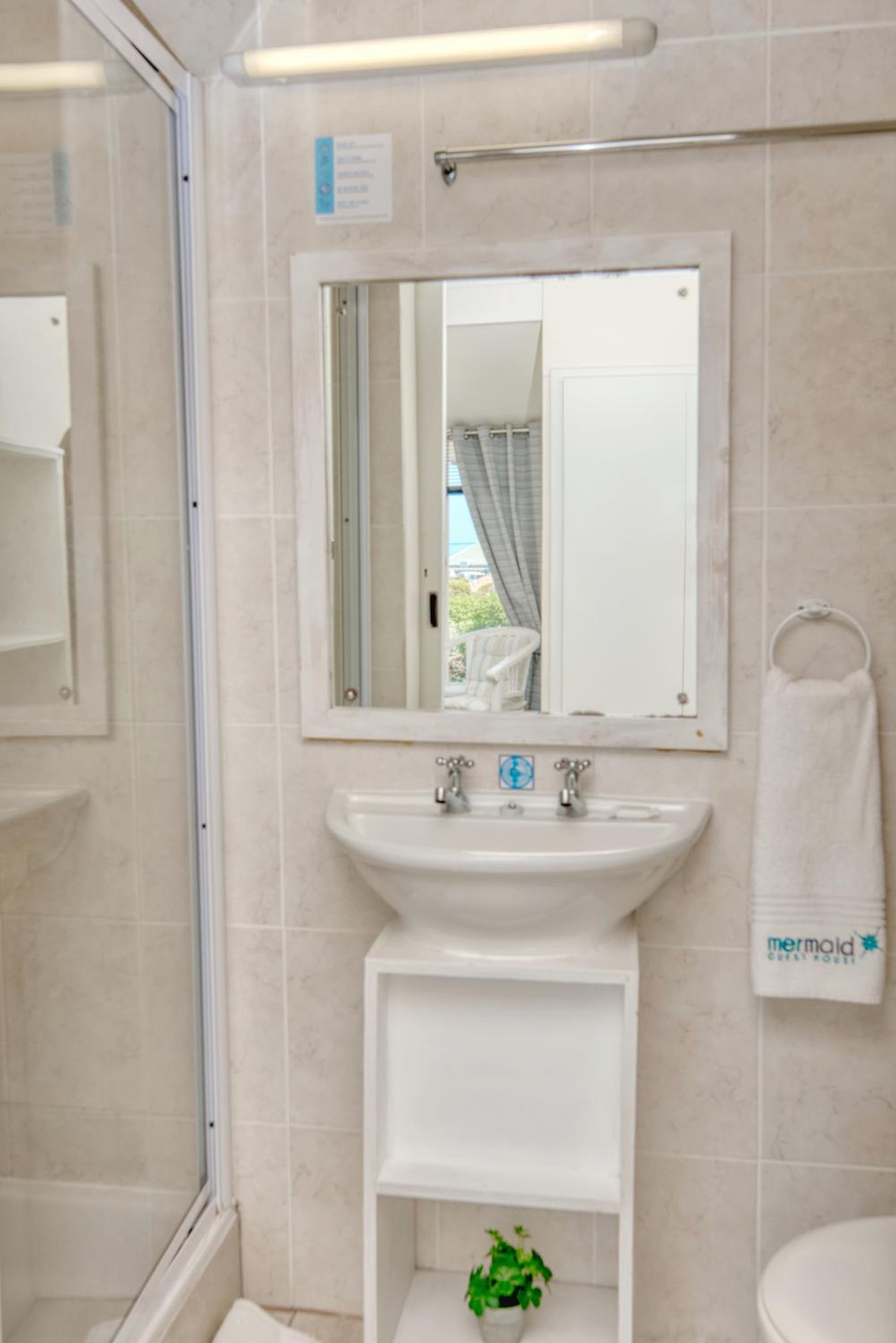 Standard Twin Room with Sea View photo 2