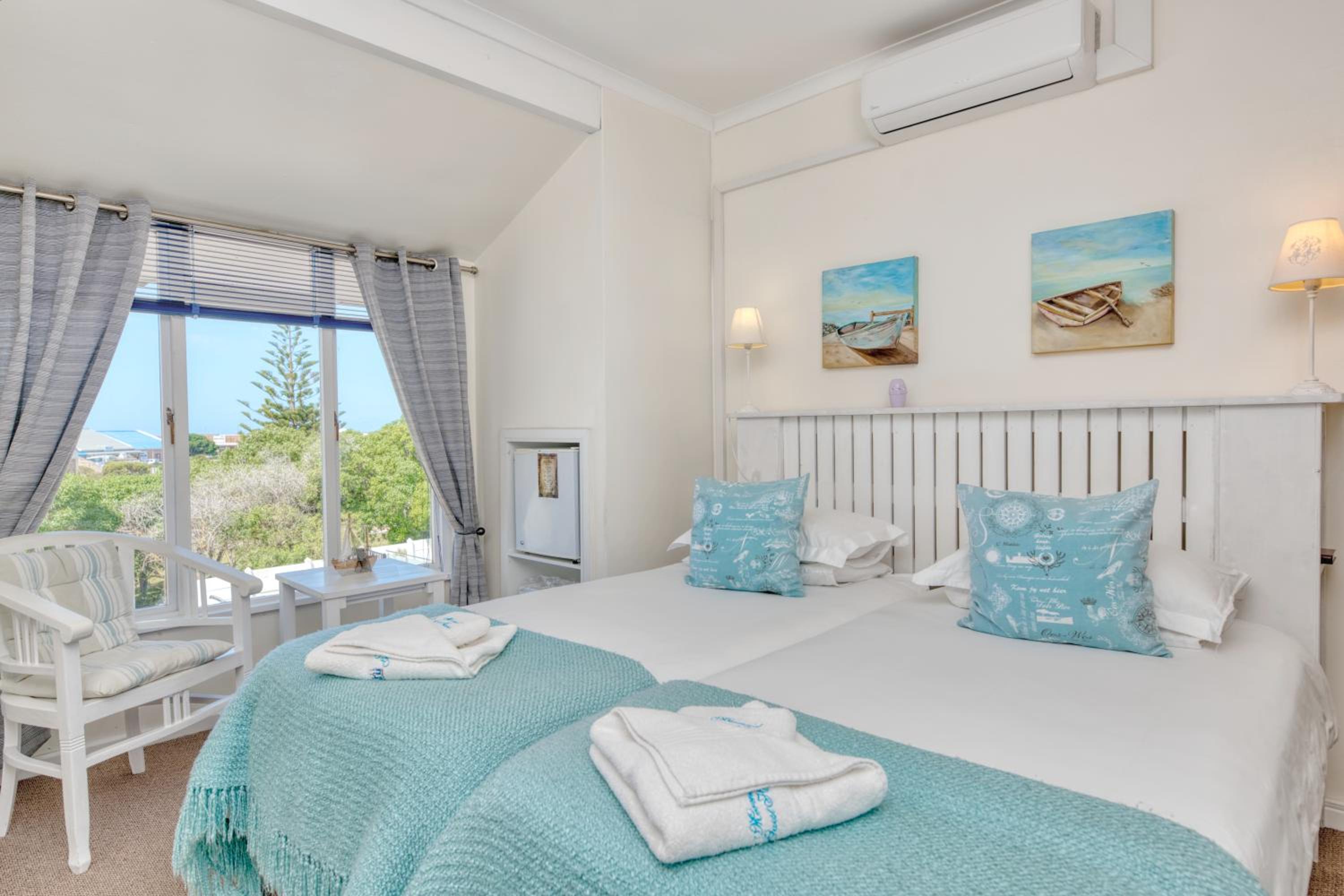 Standard Twin Room with Sea View photo 3