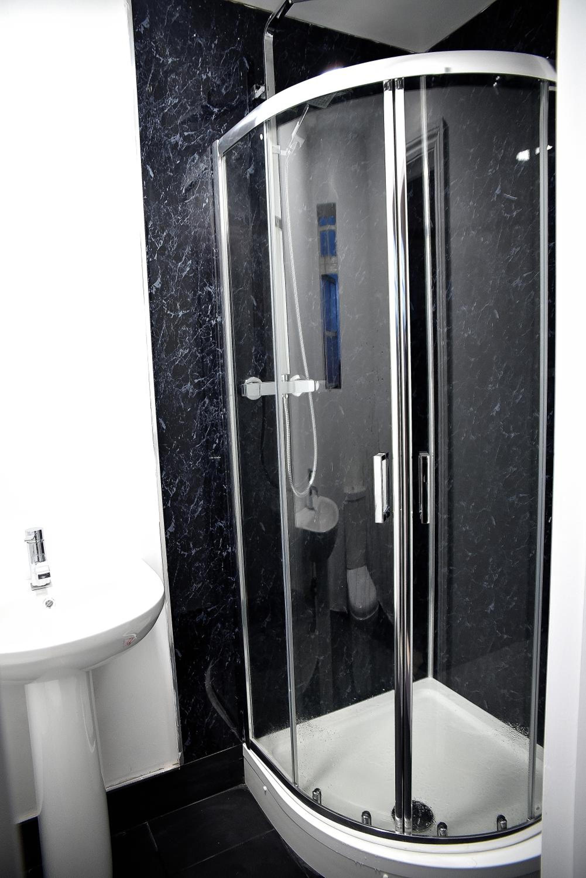 Basic Triple Room photo 3