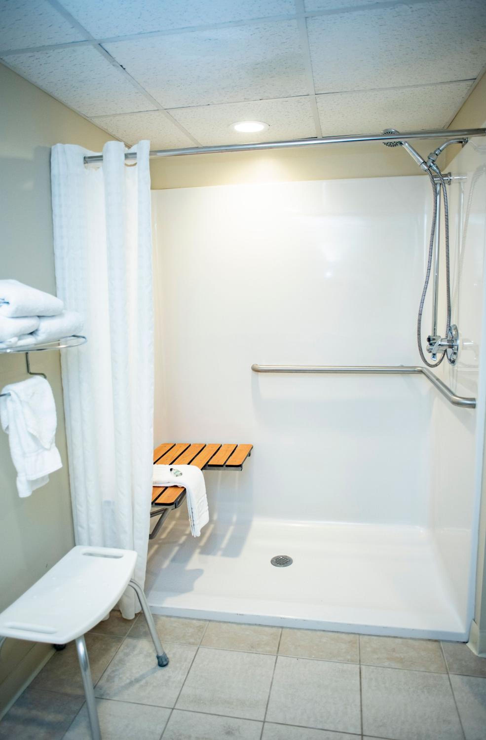 Single Room - Disability Access photo 2