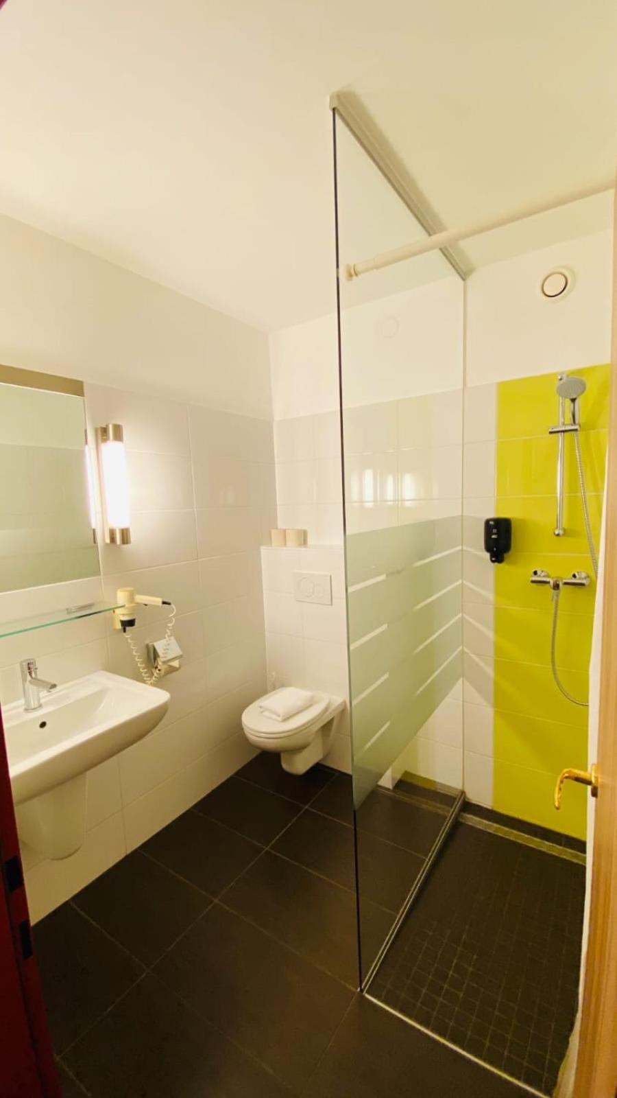 Standard Double Room - Photo 2