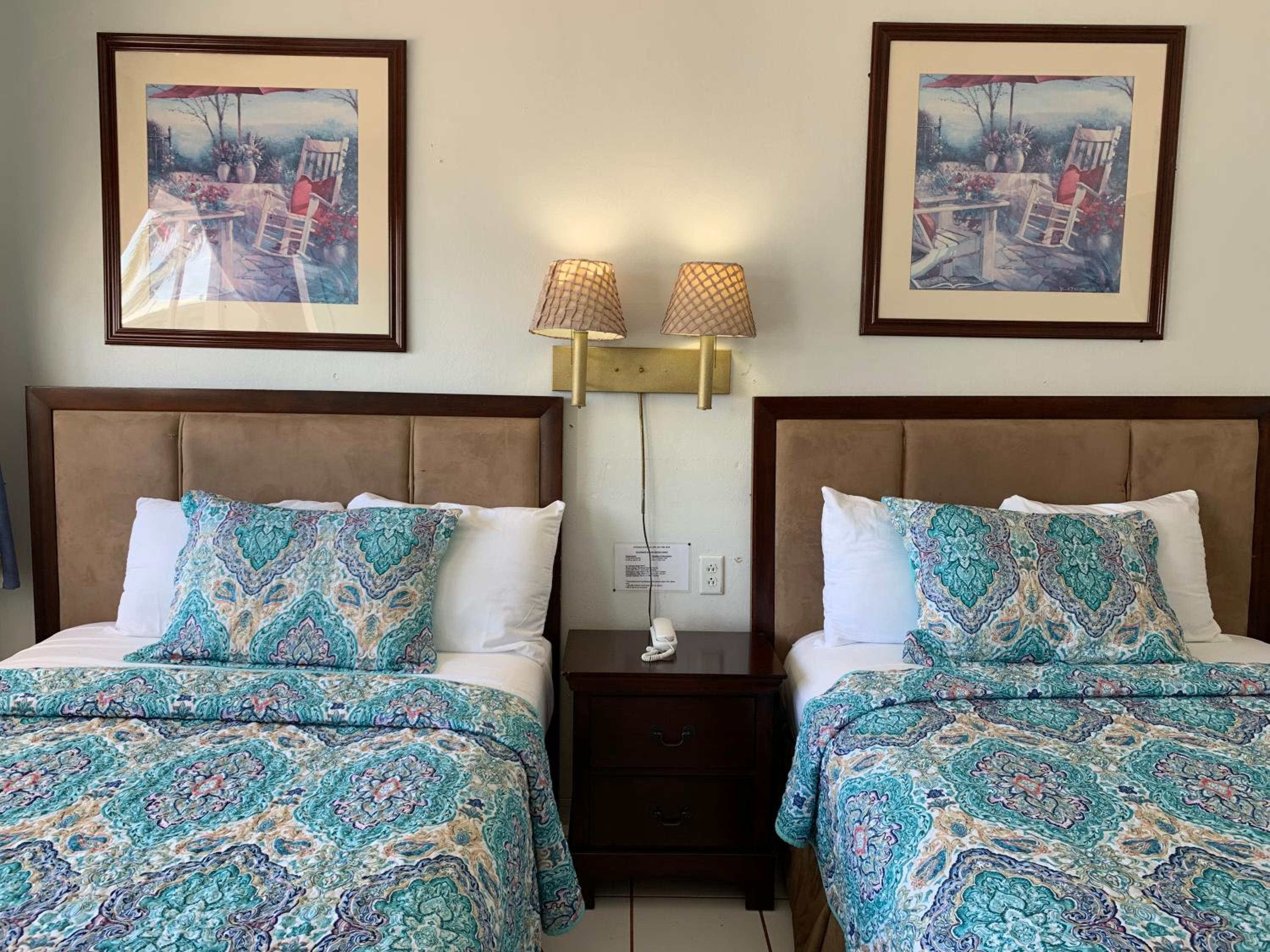 Double Room with Patio - Photo 12