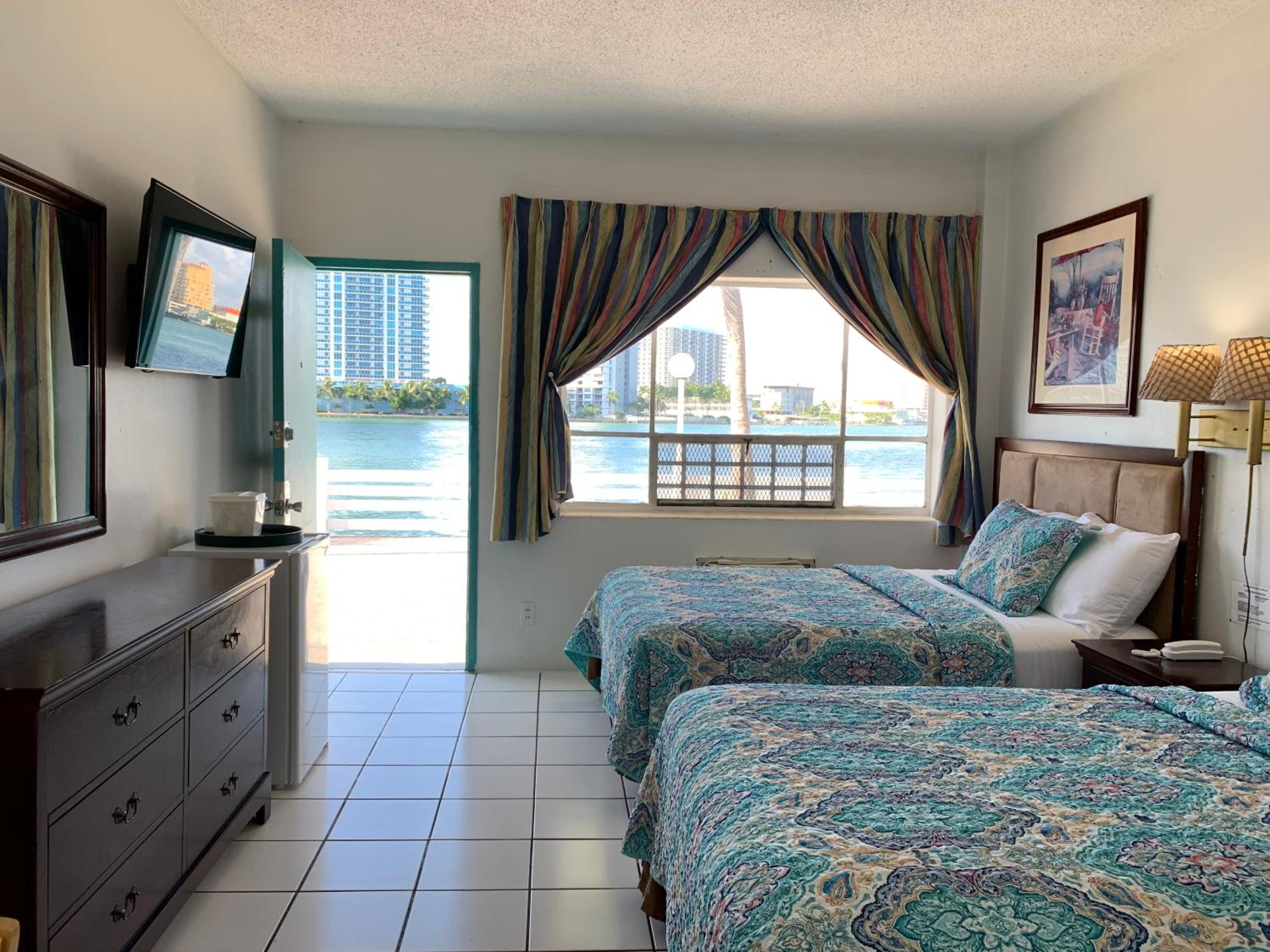 Double Room with Patio - Photo 11