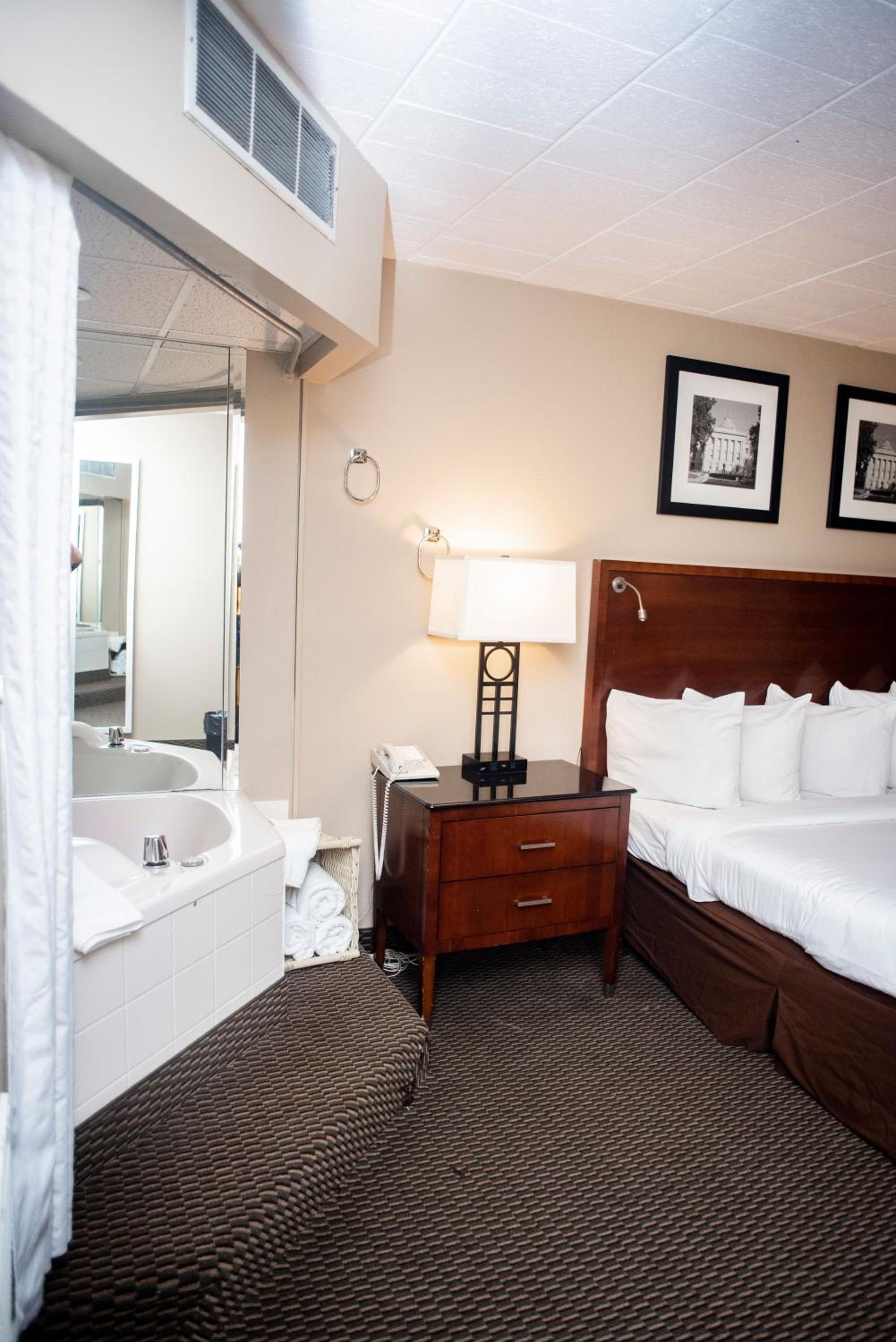 King Whirlpool Room photo 2