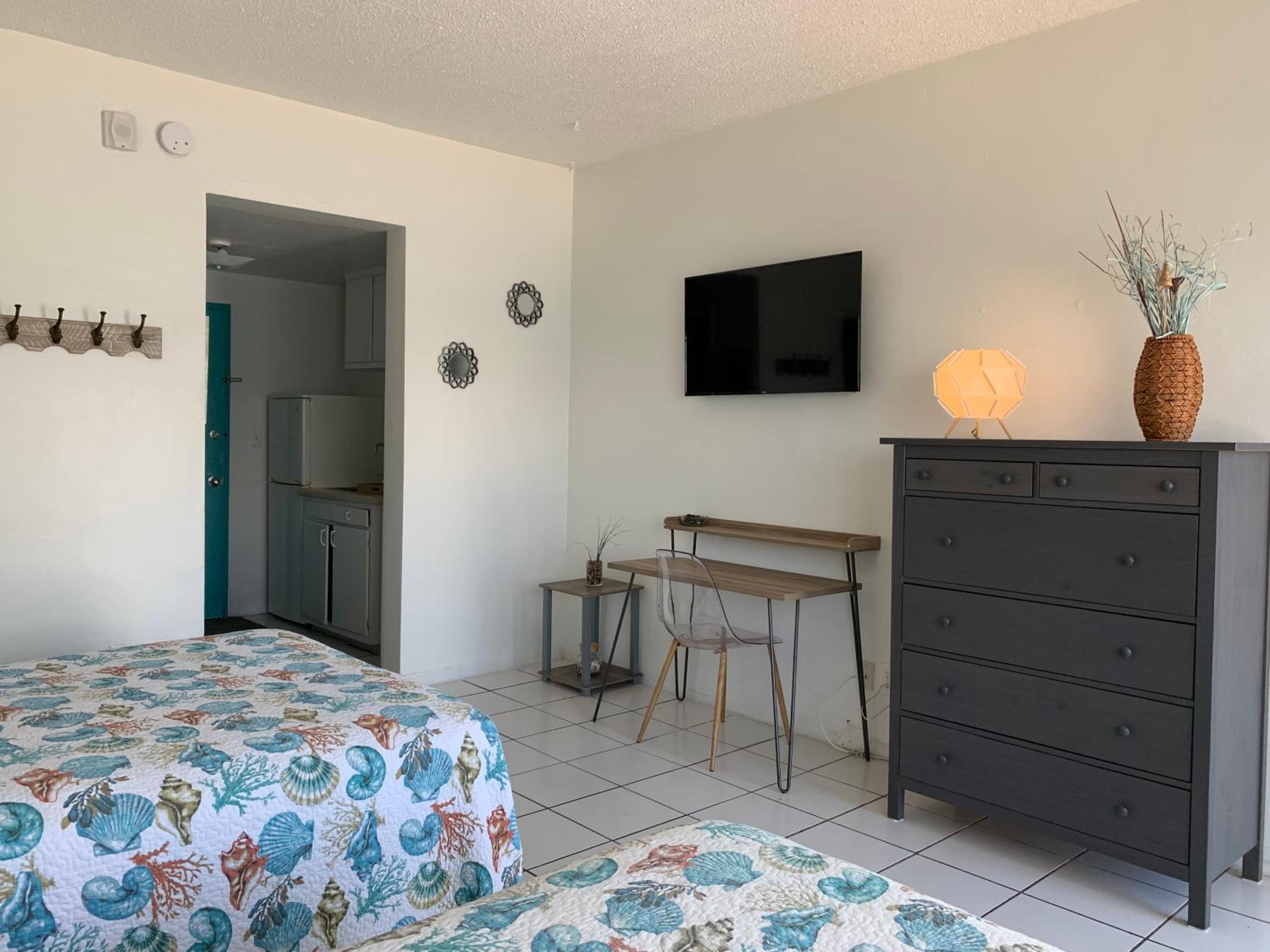 Double Room with Patio - Photo 14