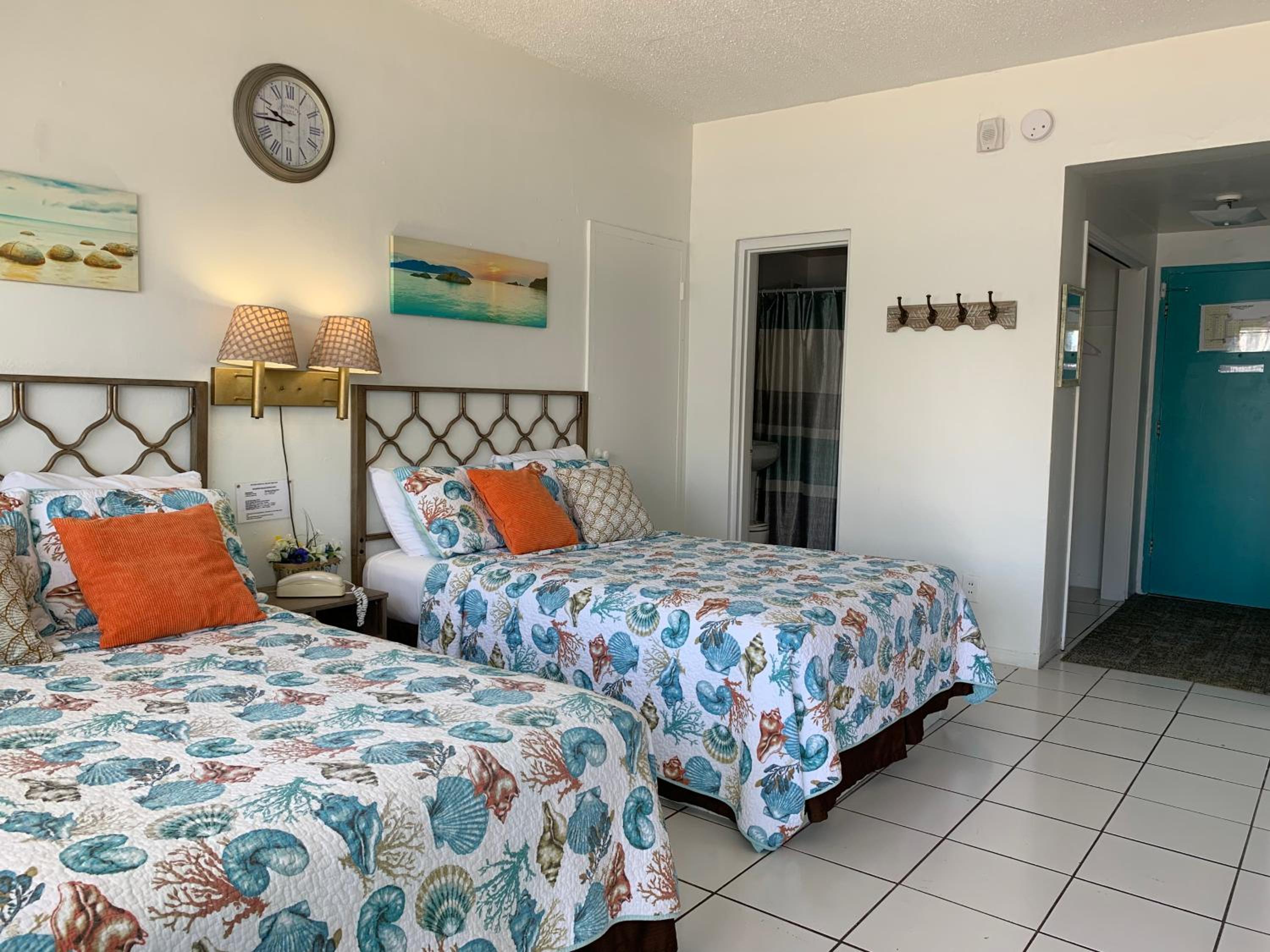 Double Room with Patio - Photo 20