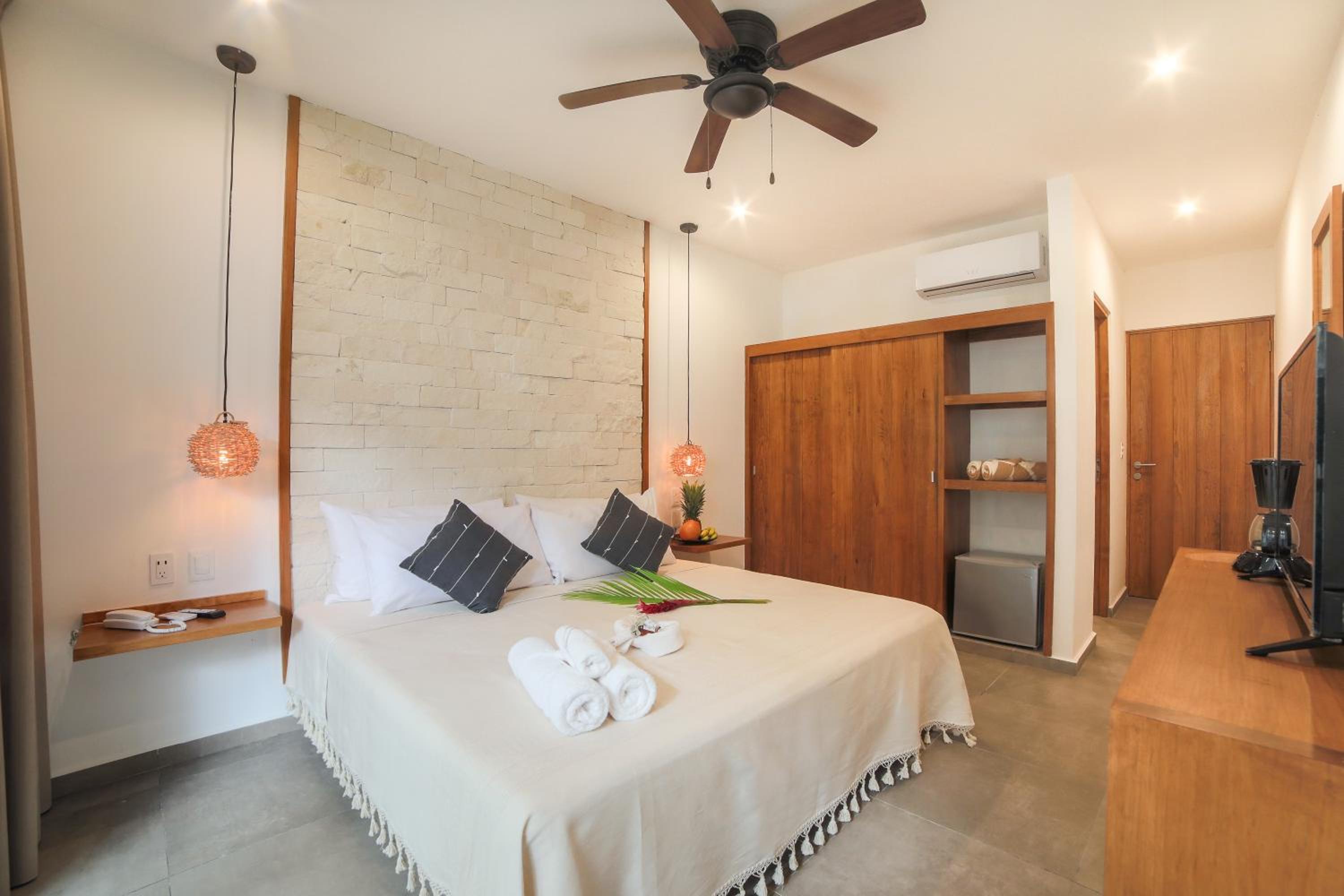 Deluxe Suite - Photo 5