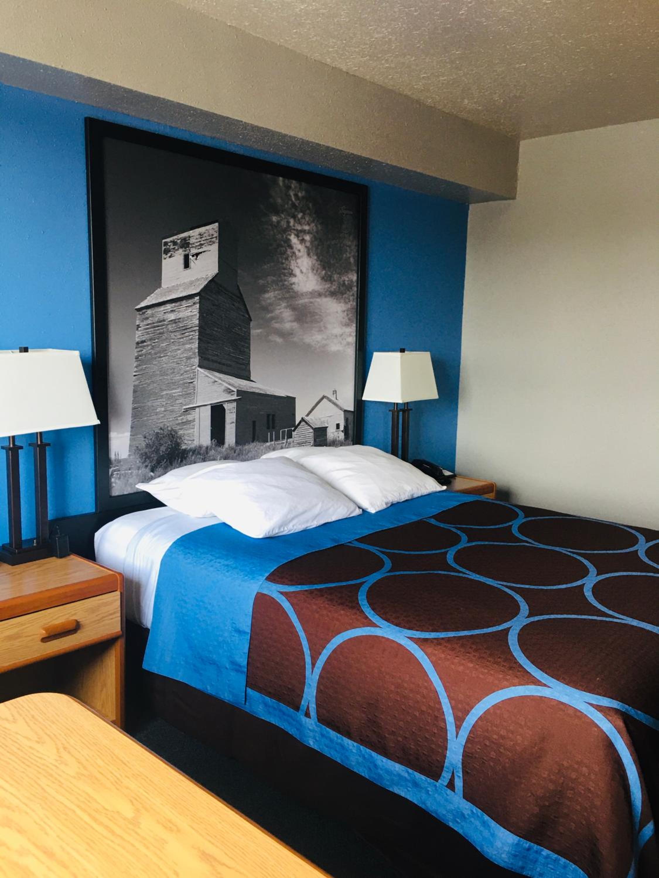 King Room - Non-Smoking - Photo 1