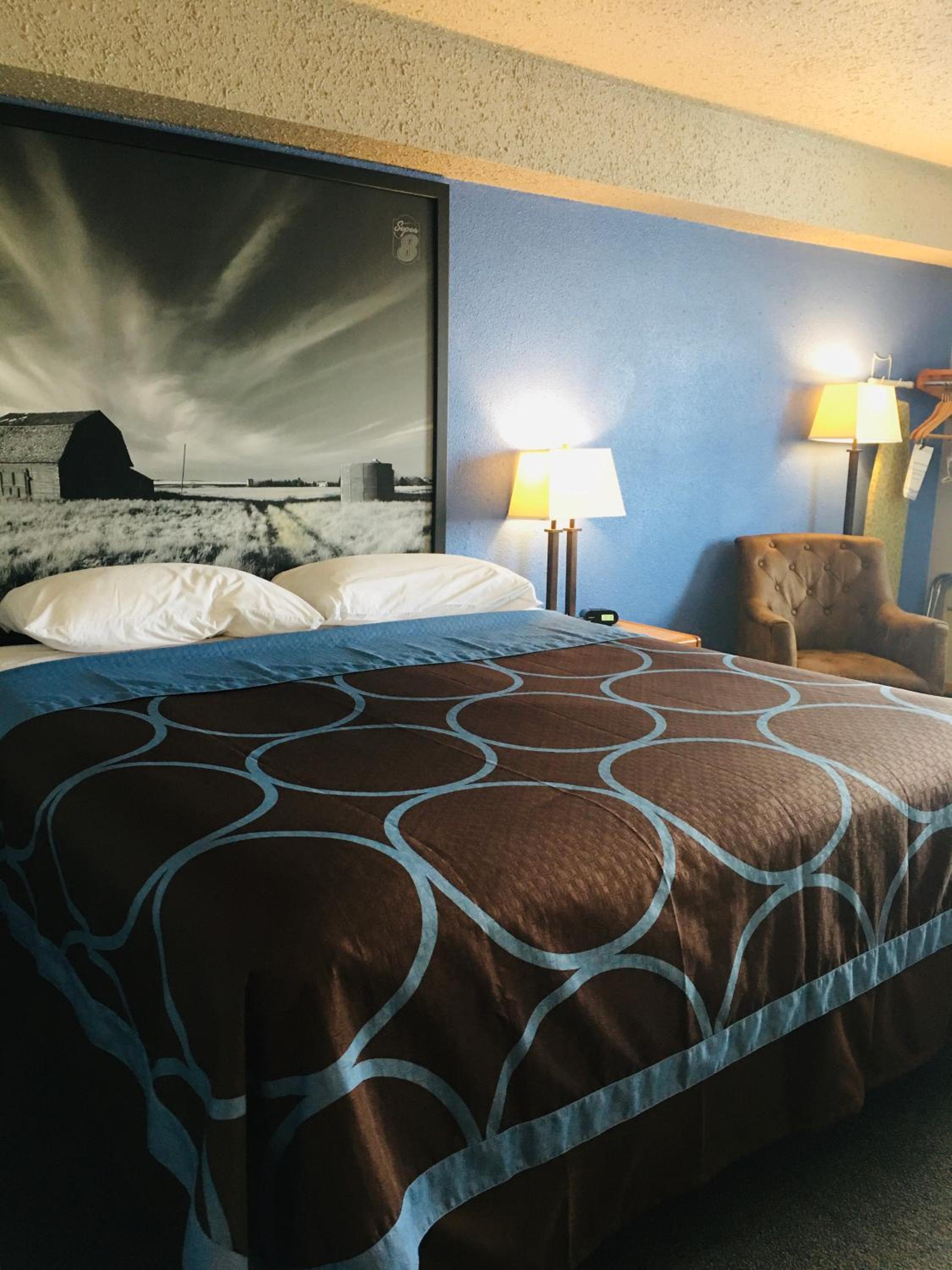 King Room - Non-Smoking - Photo 2