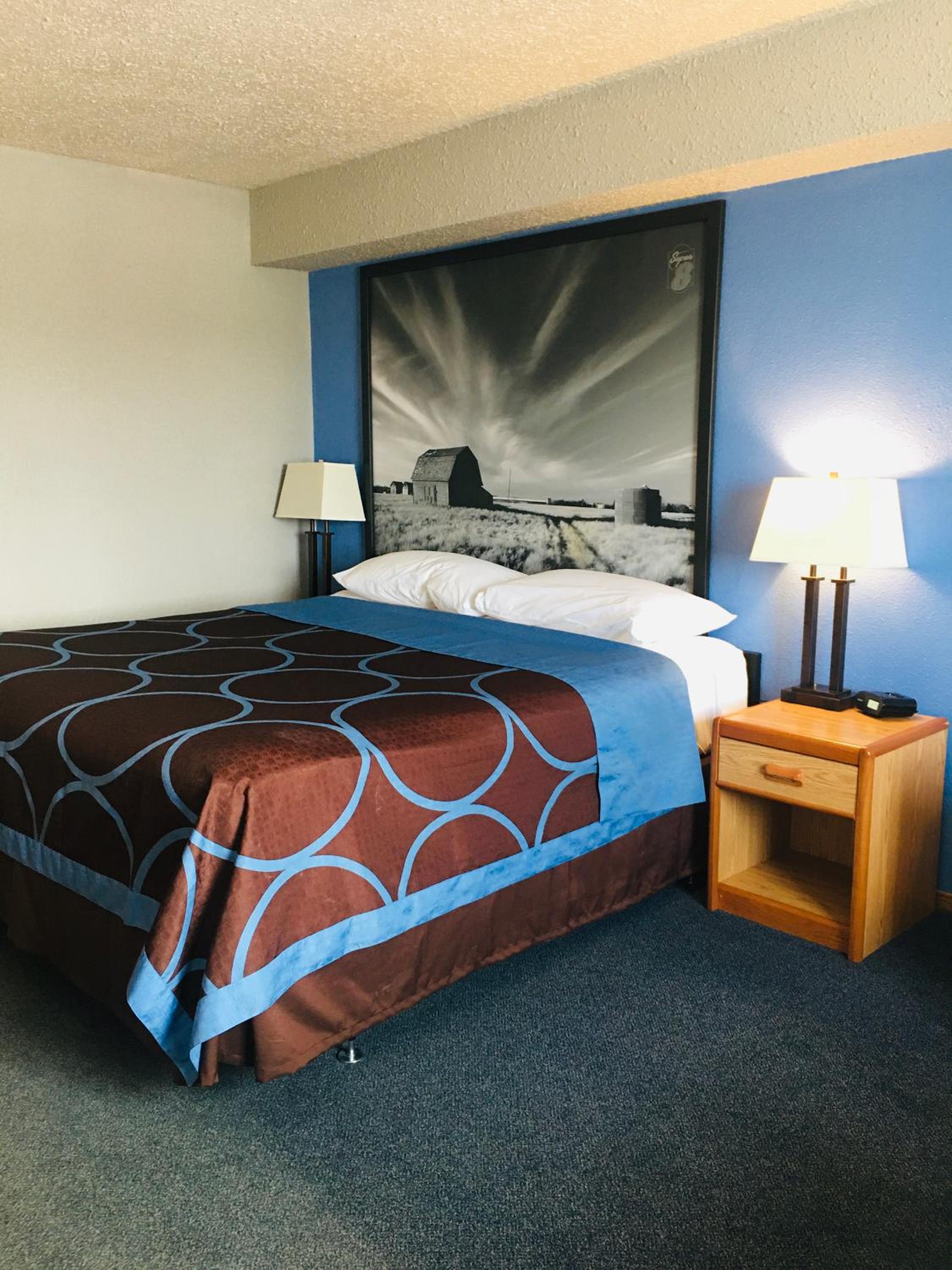 King Room - Non-Smoking - Photo 3