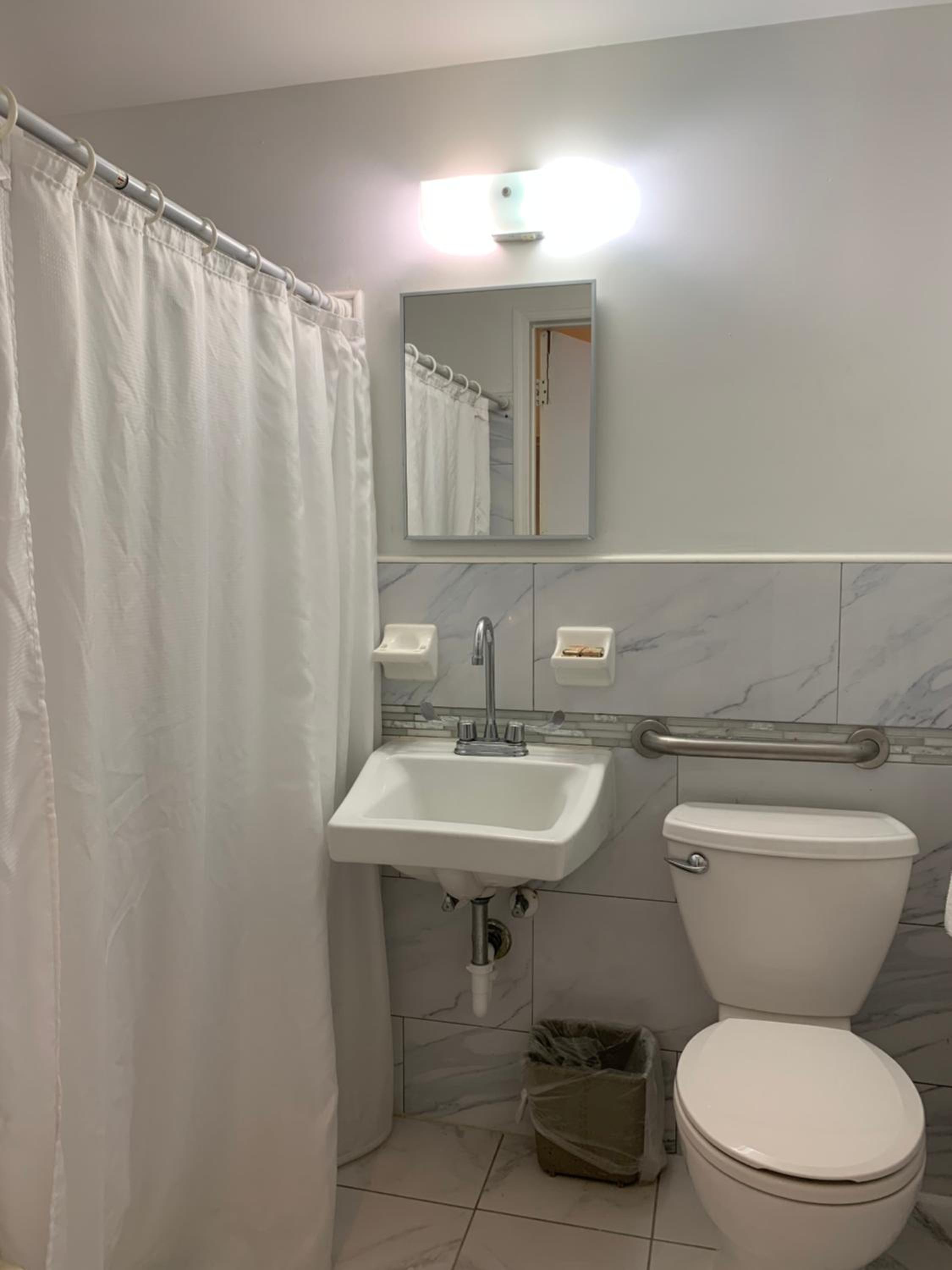 King Room - Disability Access - Photo 6