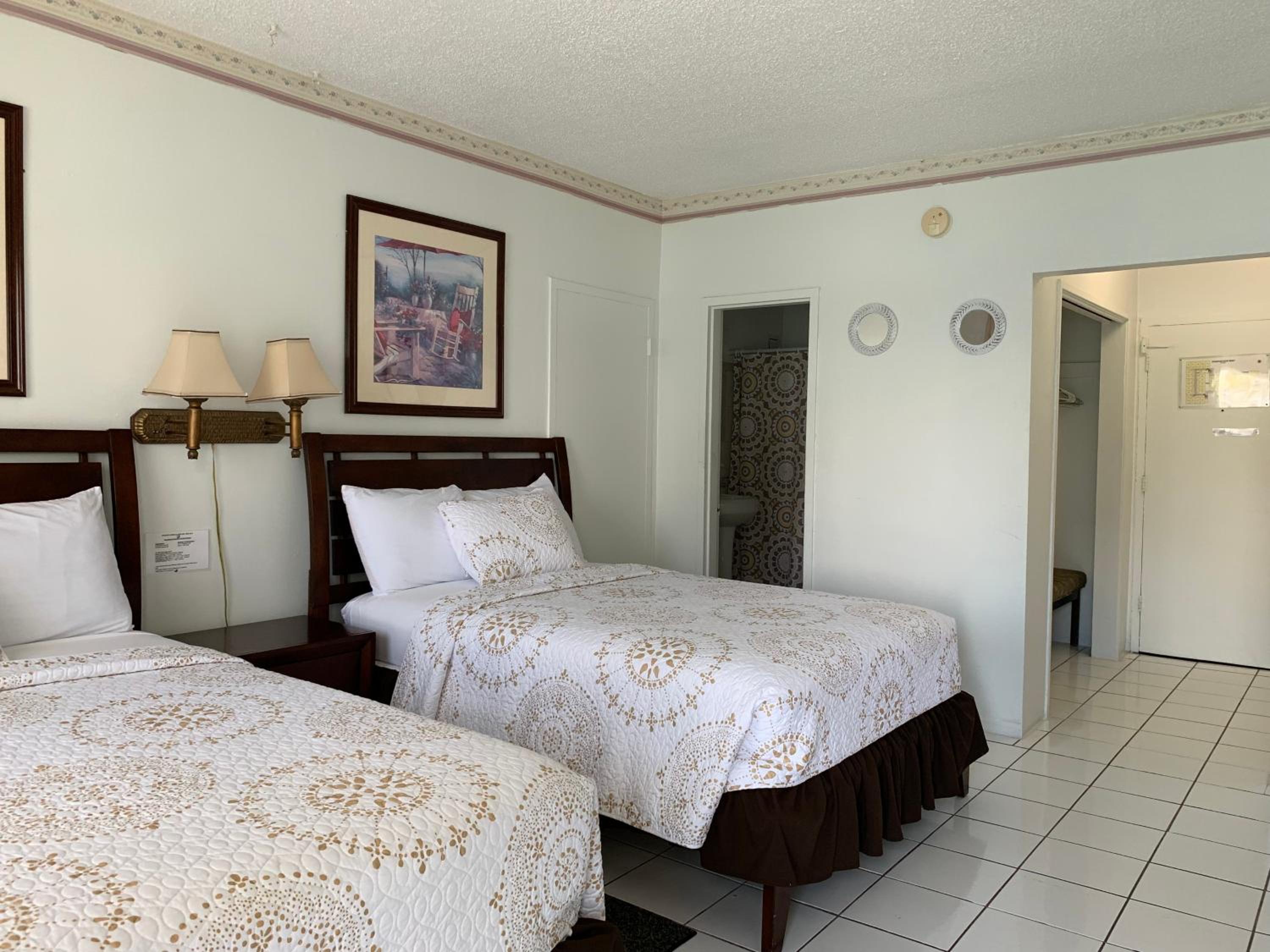 Double Room with Balcony - Photo 7