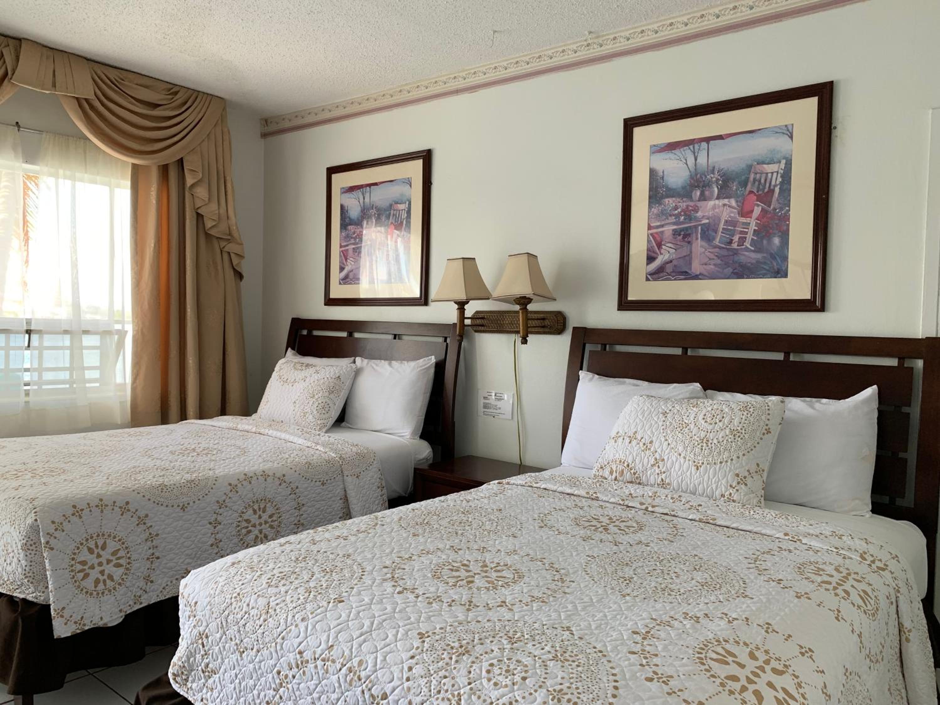 Double Room with Balcony - Photo 1
