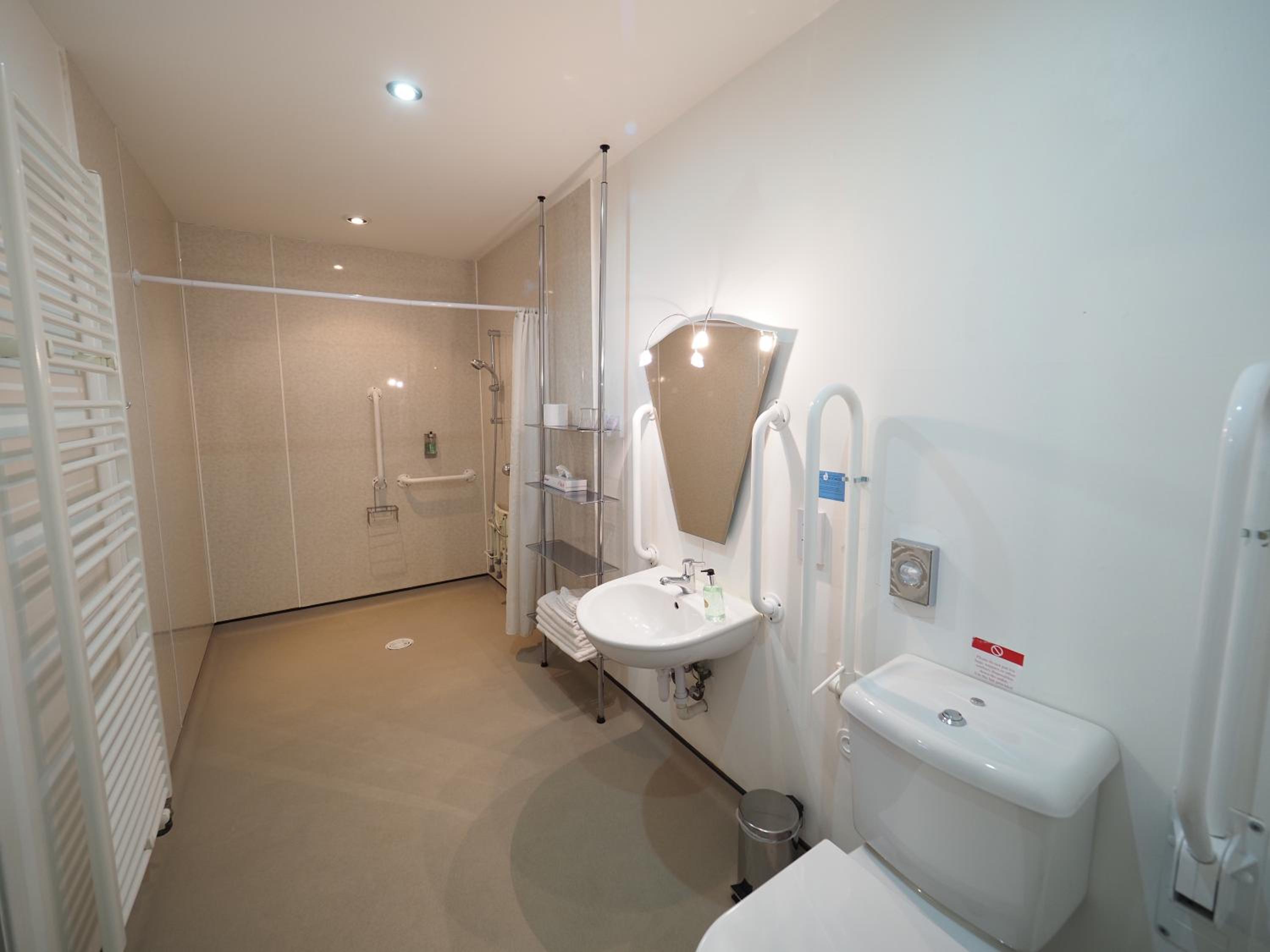 Room for Disabled - Photo 3