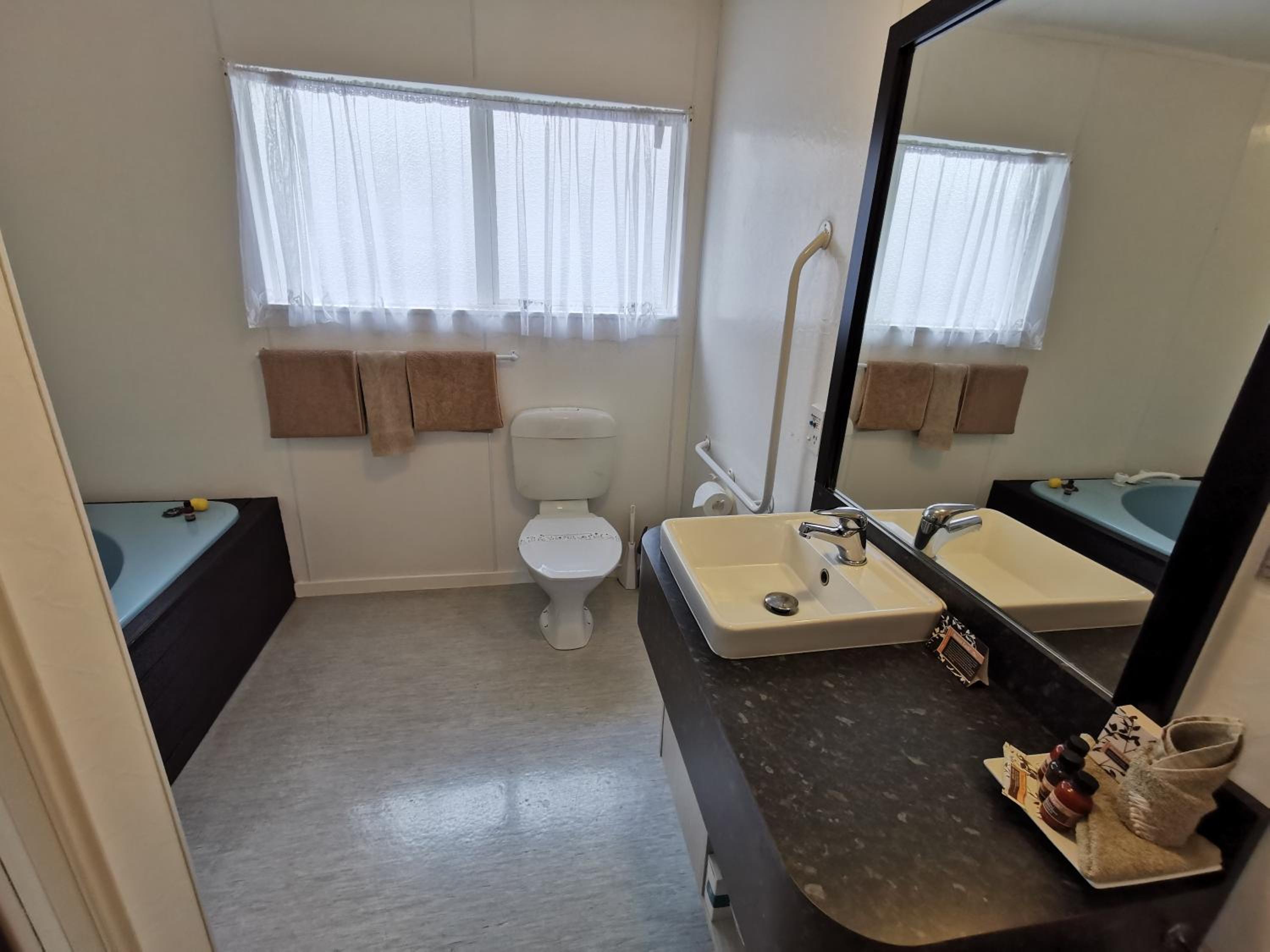 Executive Studio - Wheel Chair Access - Photo 15