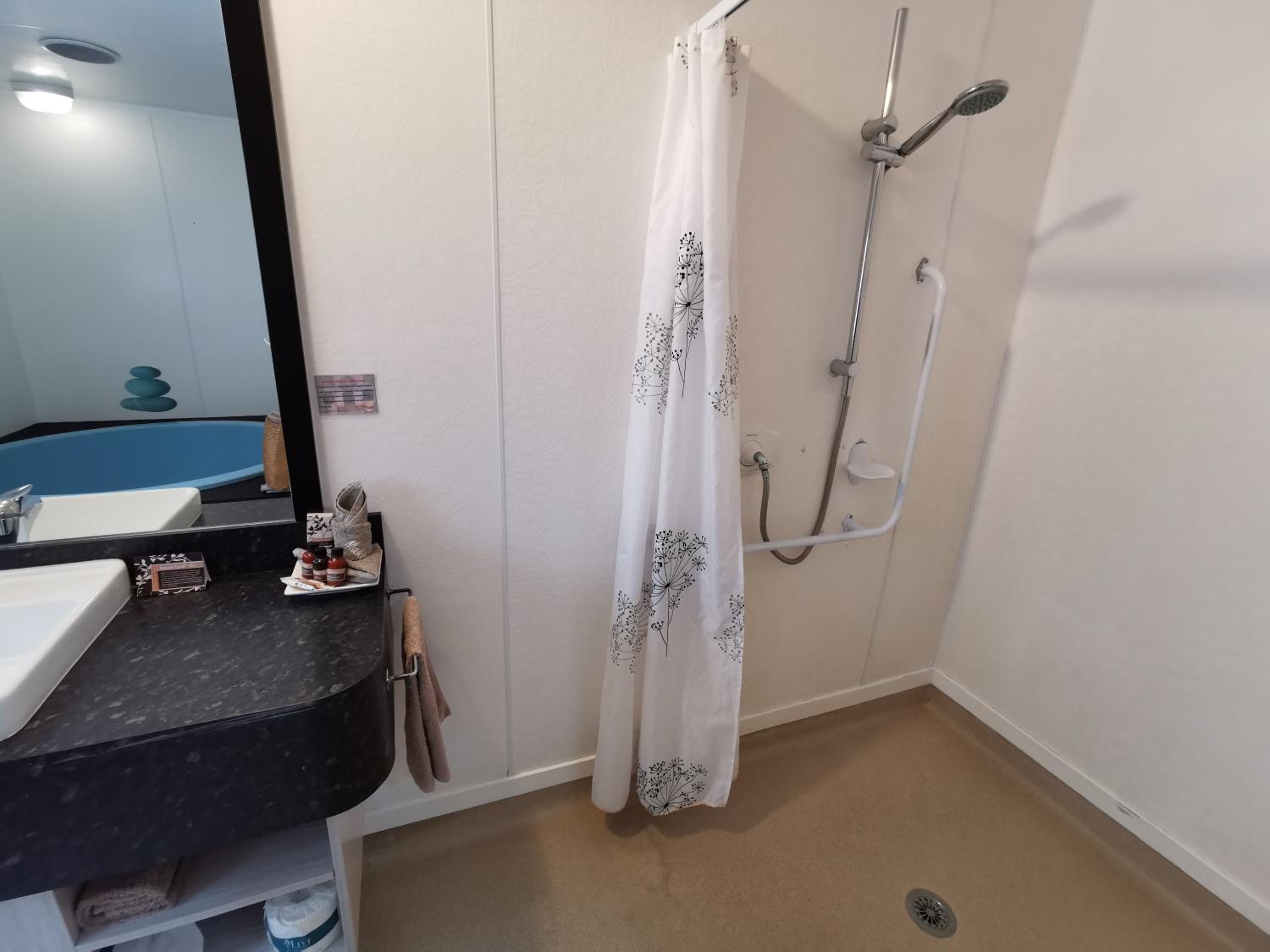 Executive Studio - Wheel Chair Access - Photo 16