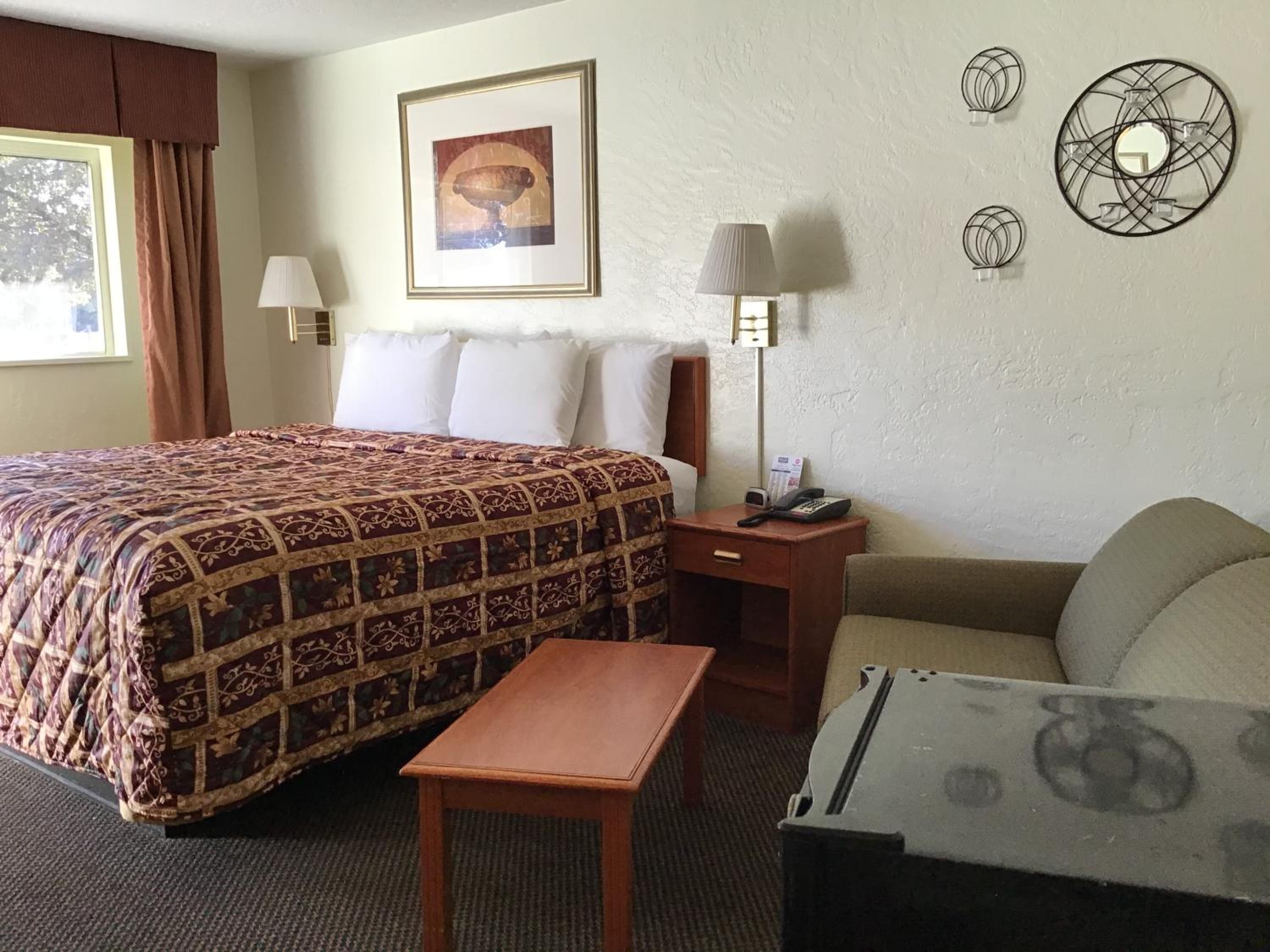 King Room - Non-Smoking - Photo 1