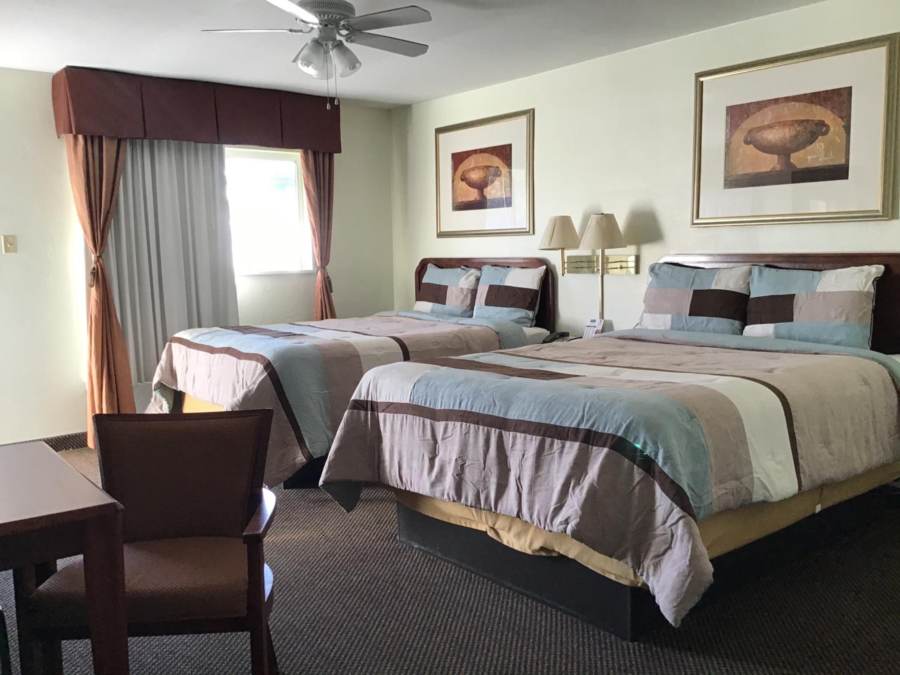 Queen Room with Two Queen Beds - Non-Smoking - Photo 1
