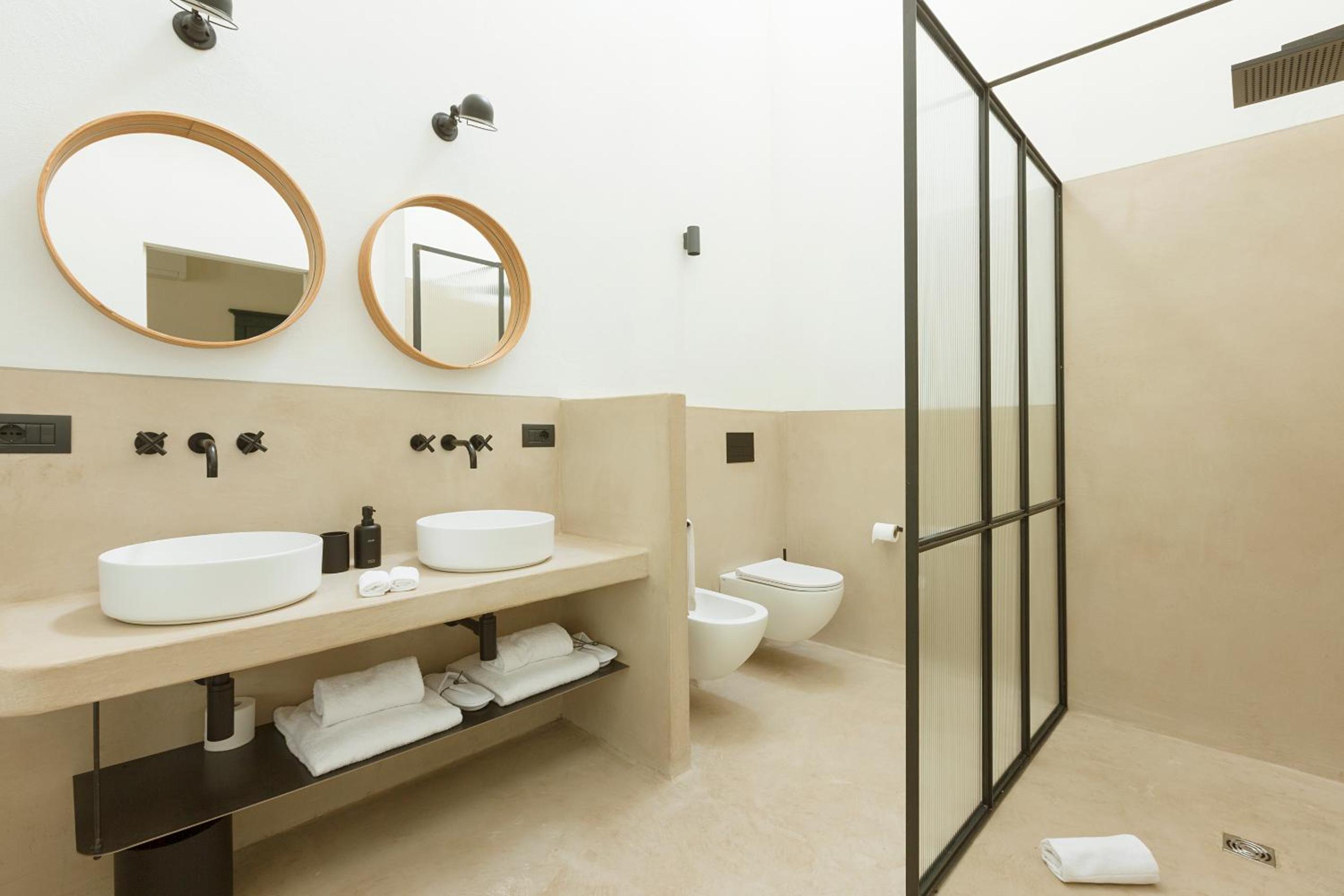 Suite with Balcony - Photo 2