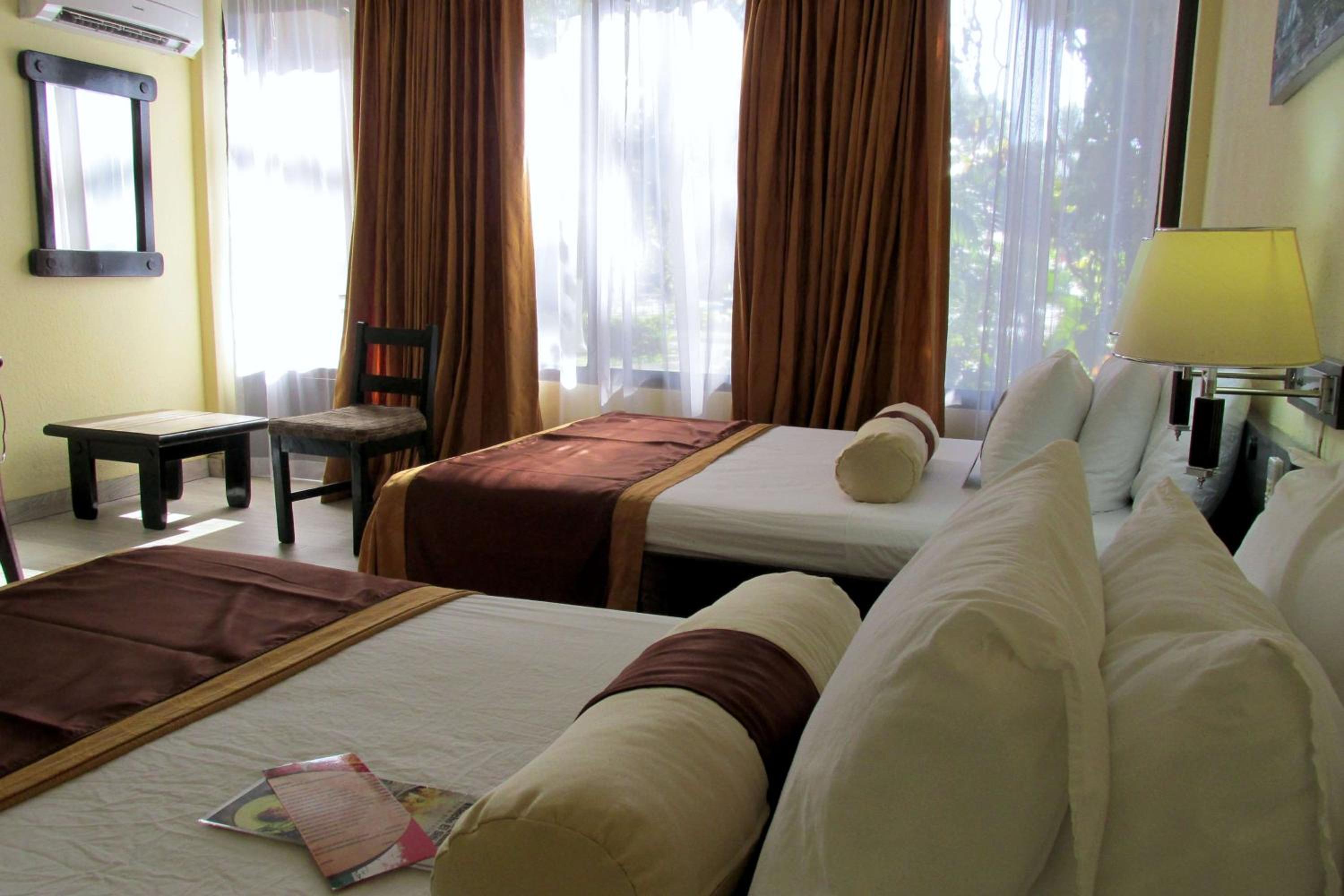 Standard Queen Room with Two Queen Beds photo 2