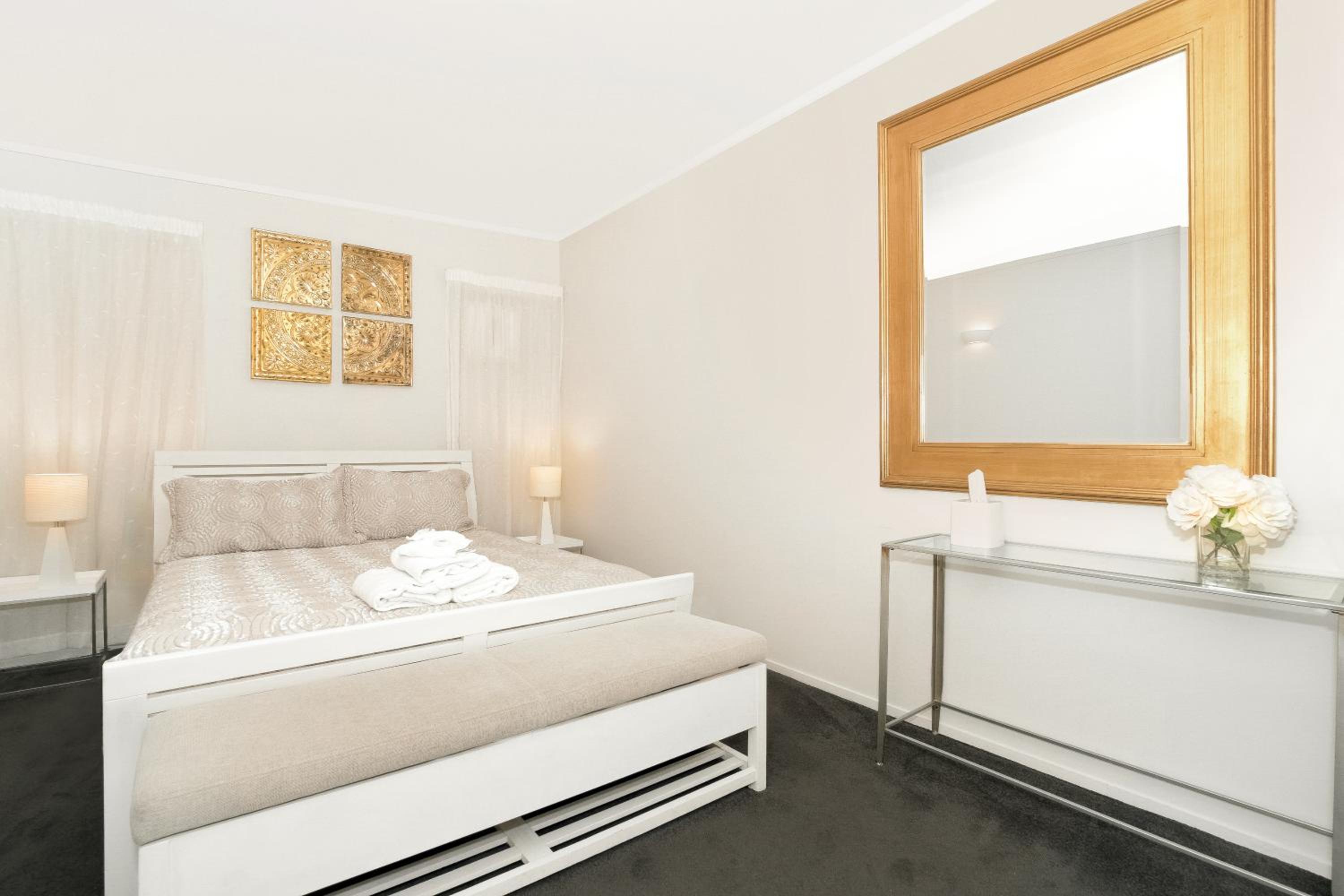 Luxury One-Bedroom Apartment - Unit 2 - Photo 9