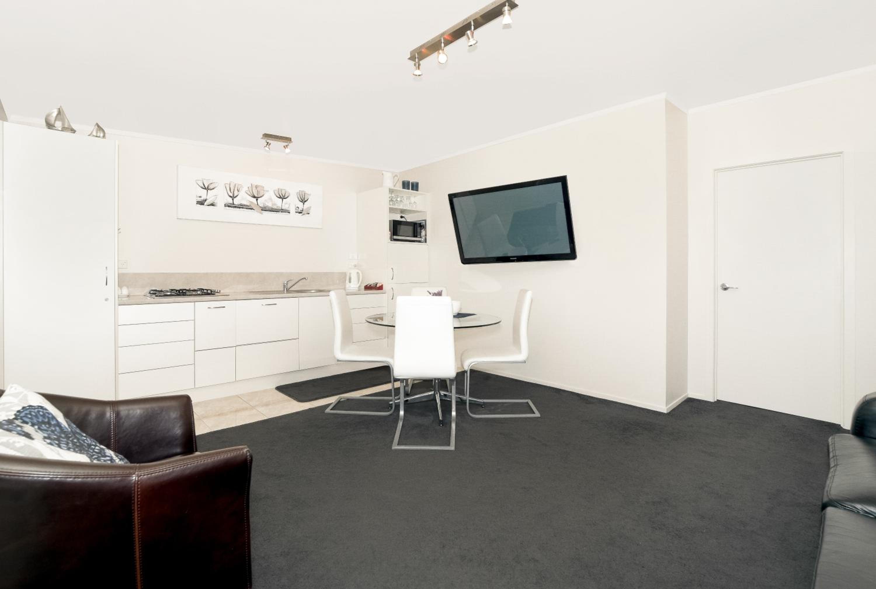 Luxury One-Bedroom Apartment - Unit 2 - Photo 8