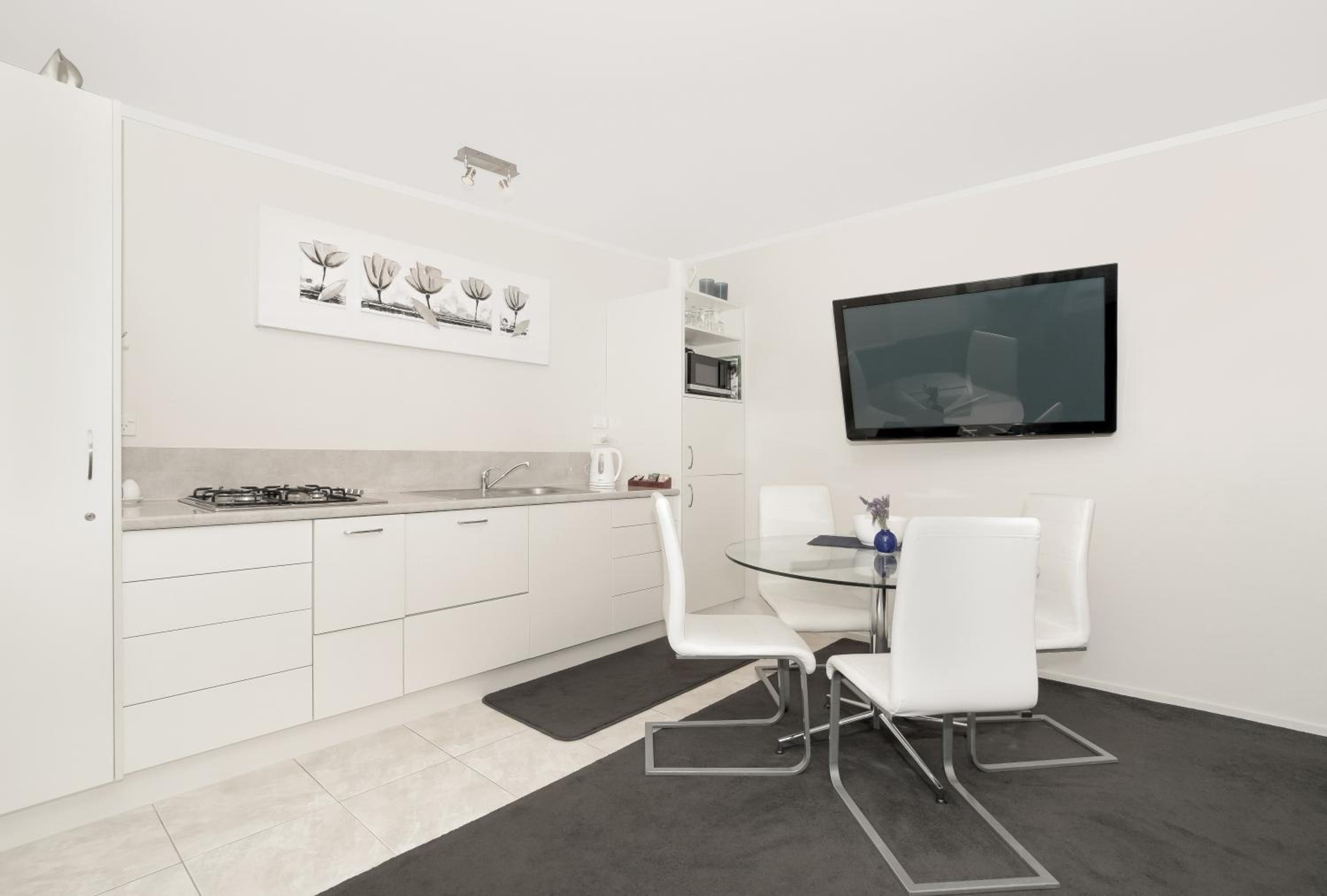 Luxury One-Bedroom Apartment - Unit 2 - Photo 7